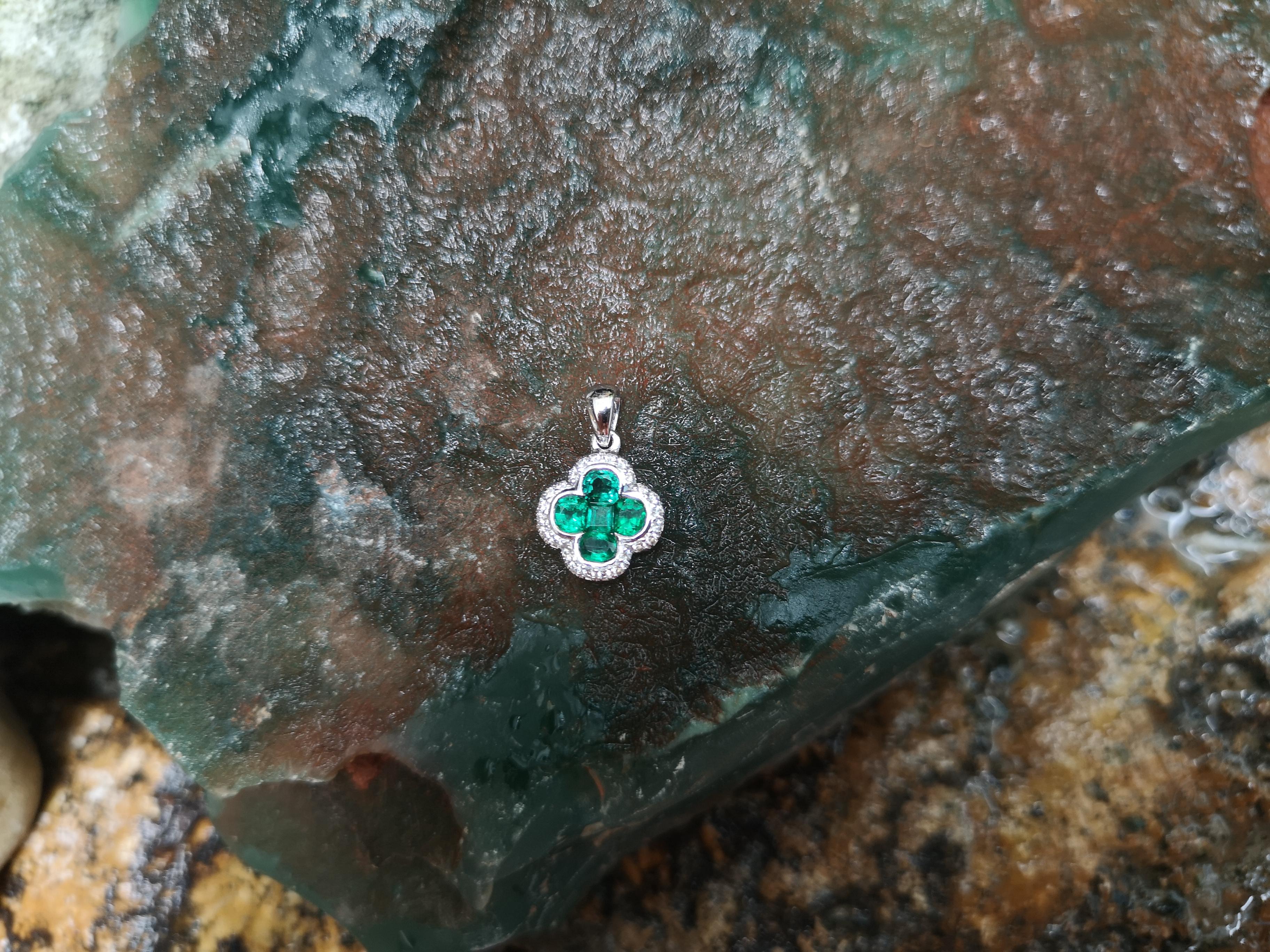 emerald green pendant set