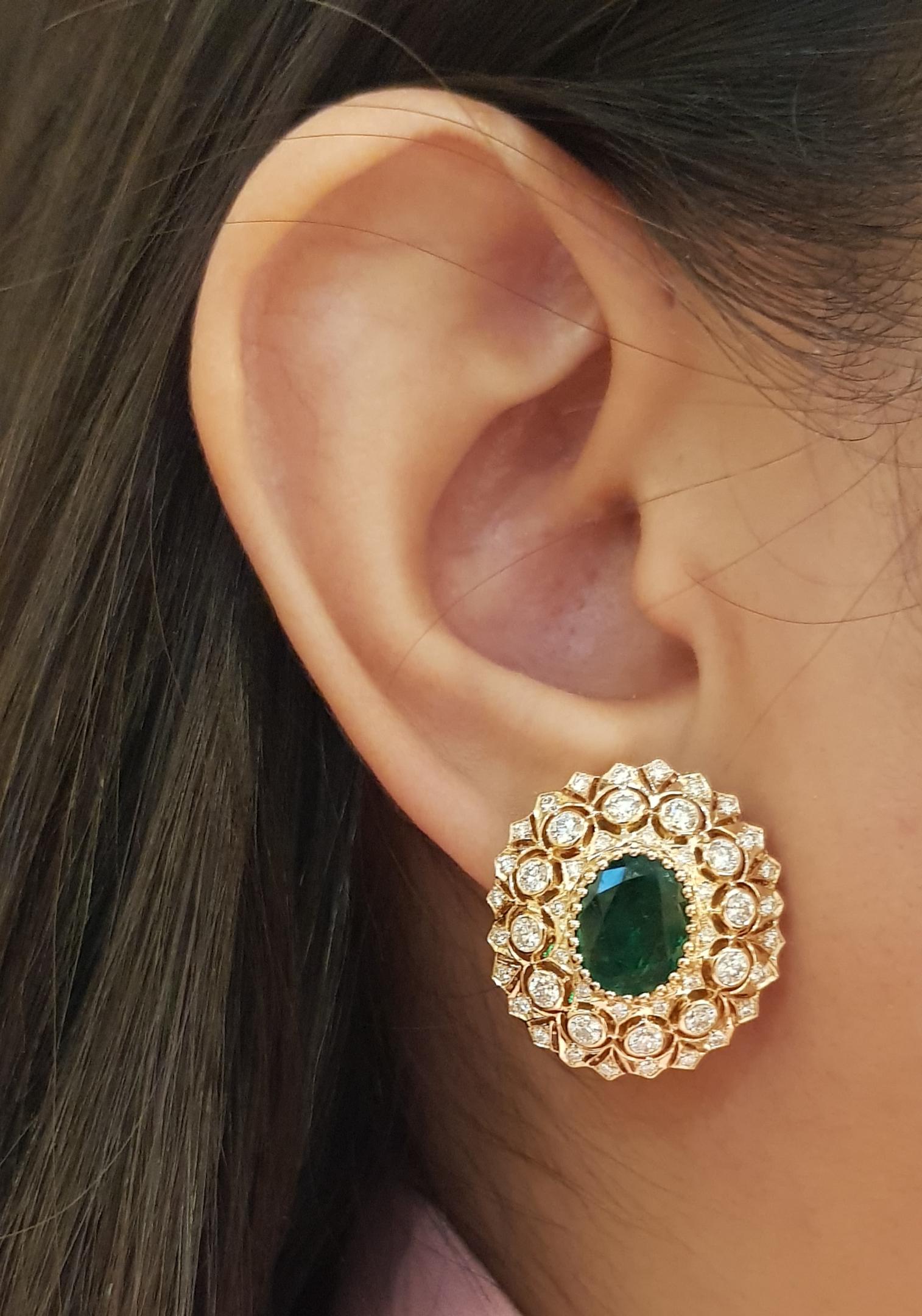 Emerald 2.91 carats with Diamond 1.73 carat Earring set in 18K Rose Gold Settings

Width:  2.3 cm 
Length: 2.6 cm
Total Weight: 17.87 grams

