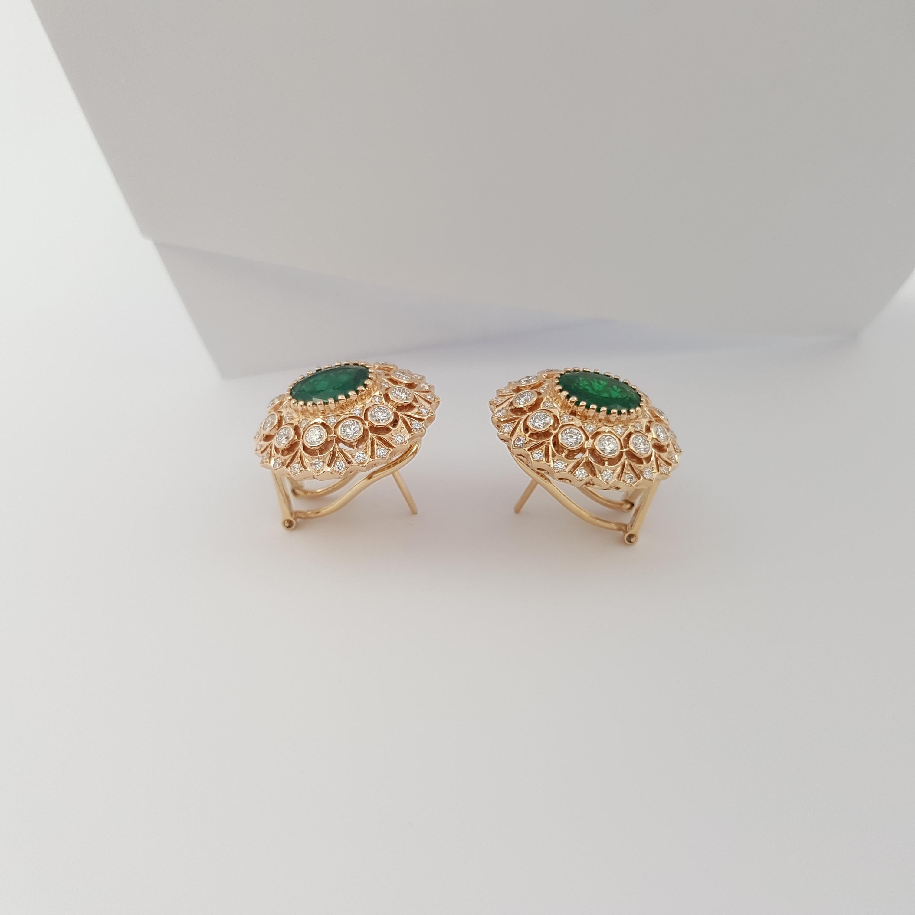 Oval Cut Emerald with Diamond Earring set in 18K Rose Gold Settings For Sale