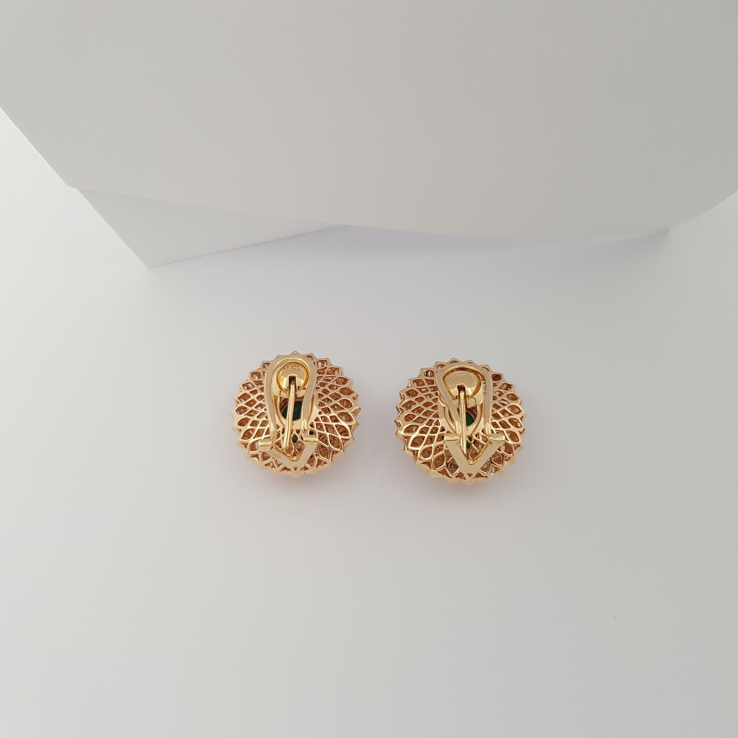 Emerald with Diamond Earring set in 18K Rose Gold Settings In New Condition For Sale In Bangkok, TH