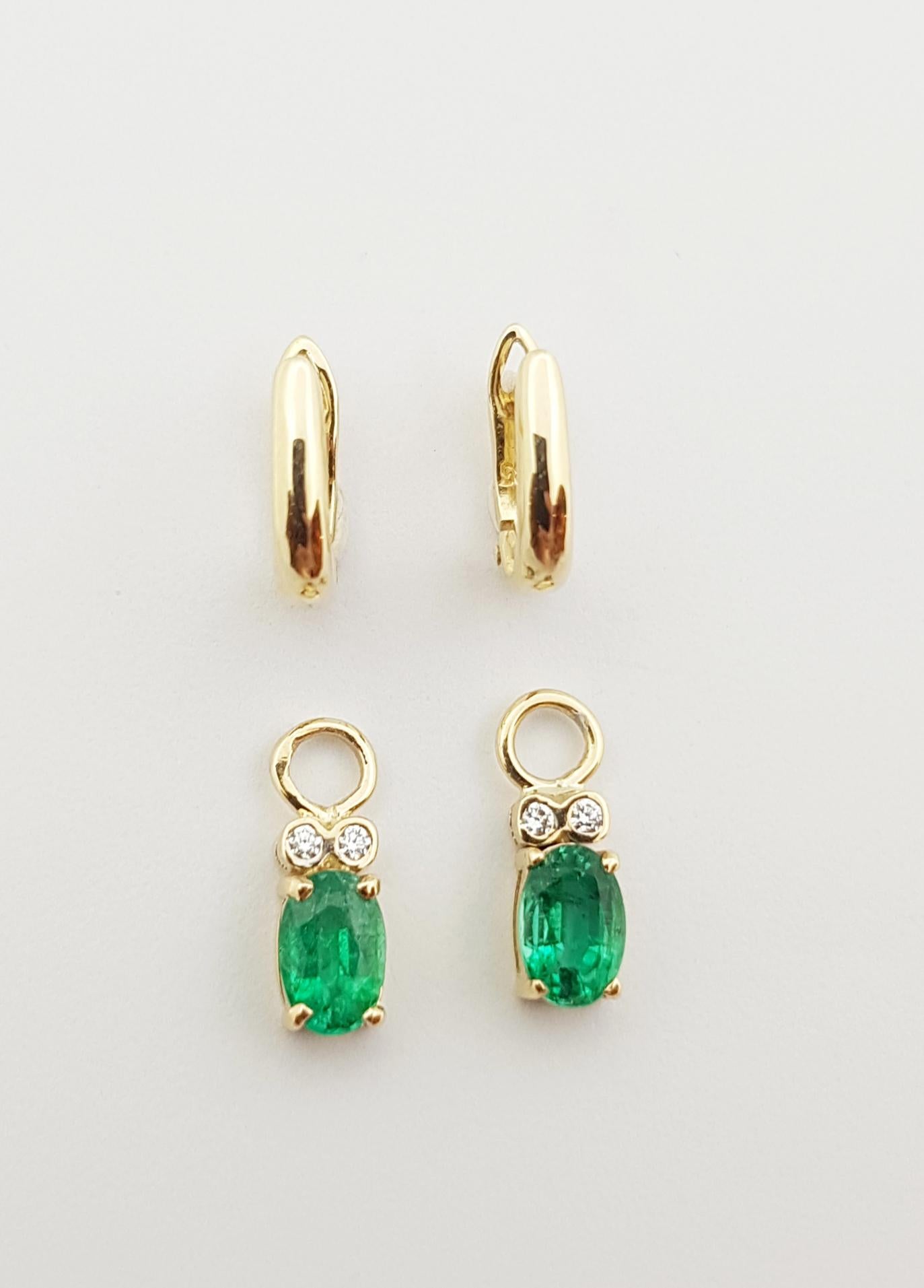 Emerald with Diamond Earrings Set in 14 Karat Gold Settings In New Condition For Sale In Bangkok, TH