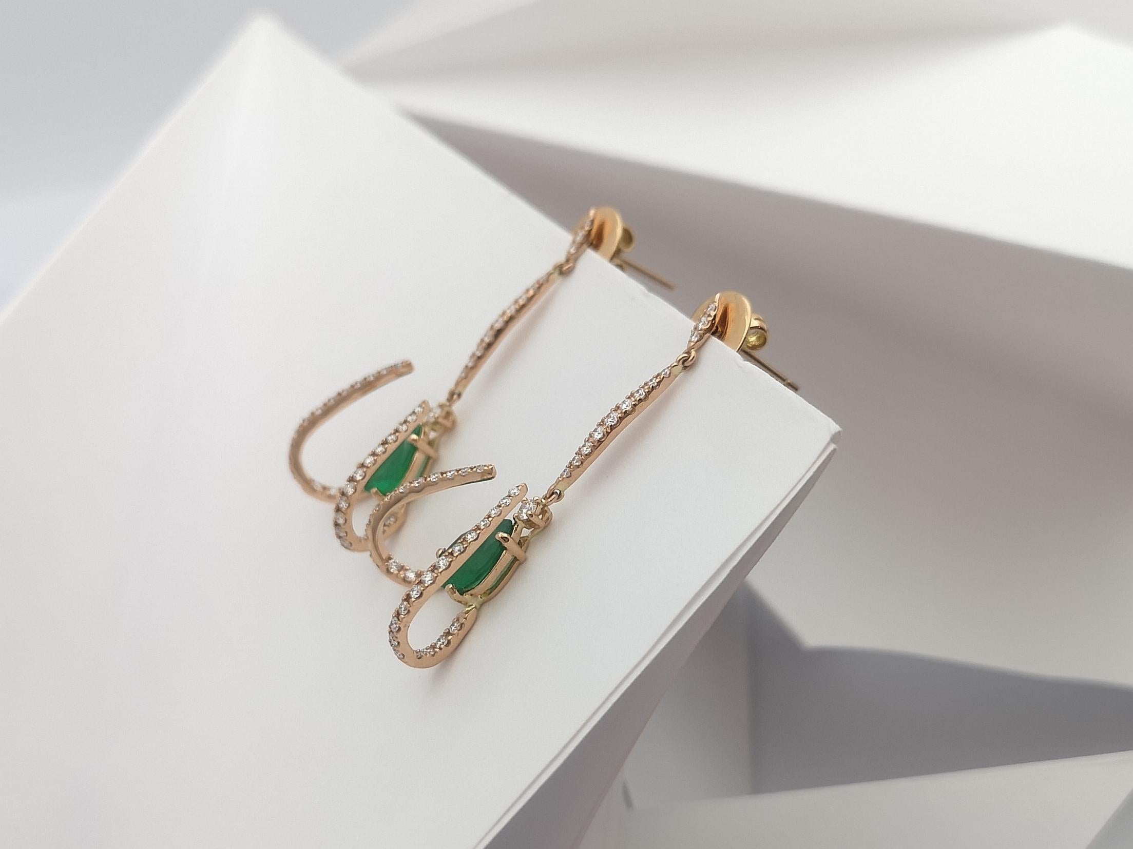 Emerald with Diamond Earrings Set in 18 Karat Rose Gold Settings In New Condition For Sale In Bangkok, 10
