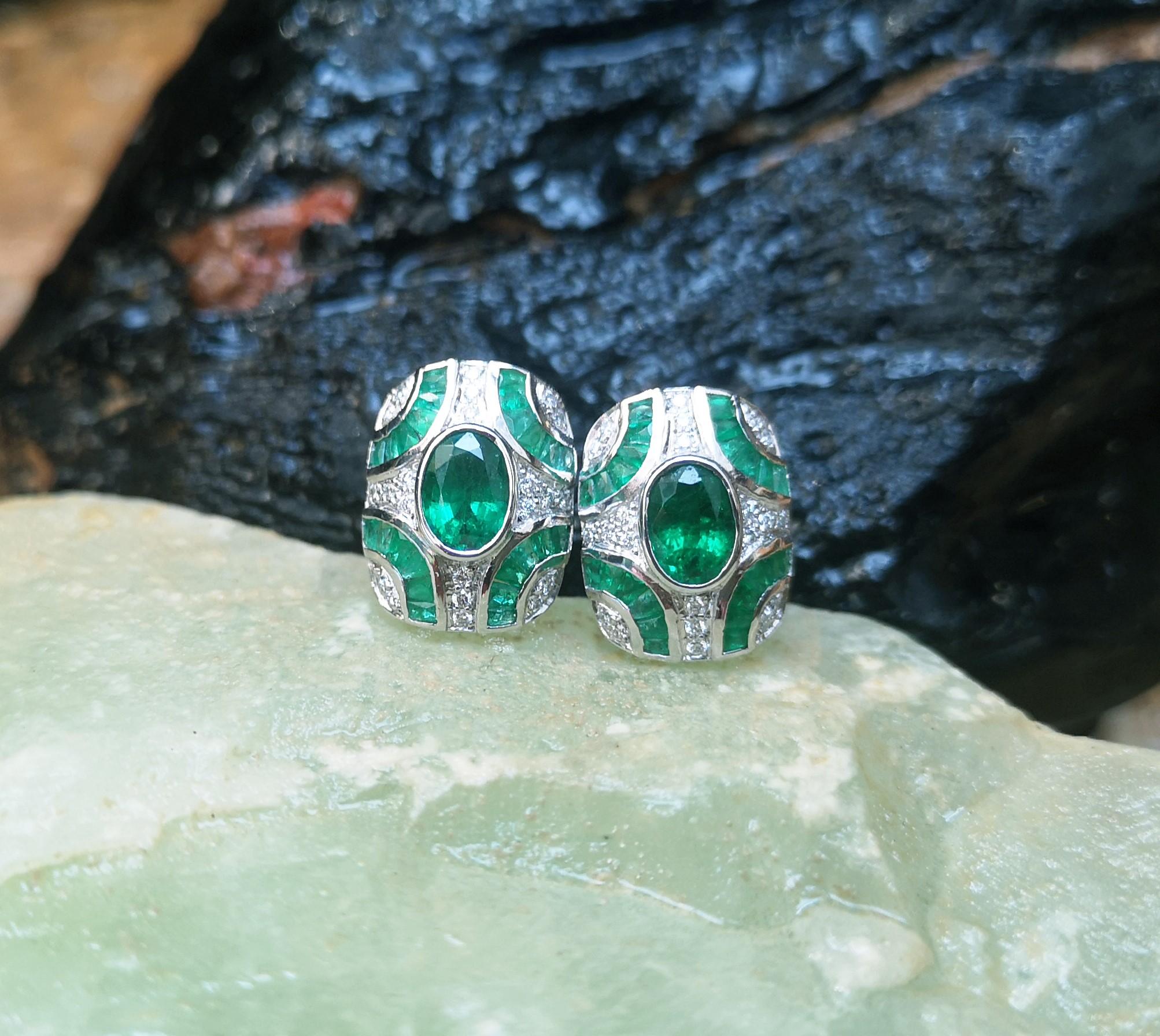 Emerald 1.65 carats with Emerald 2.37 carats and Diamond 0.26 carats Earrings set in 18 Karat White Gold Settings

Width: 1.2 cm
Length: 1.6 cm 

