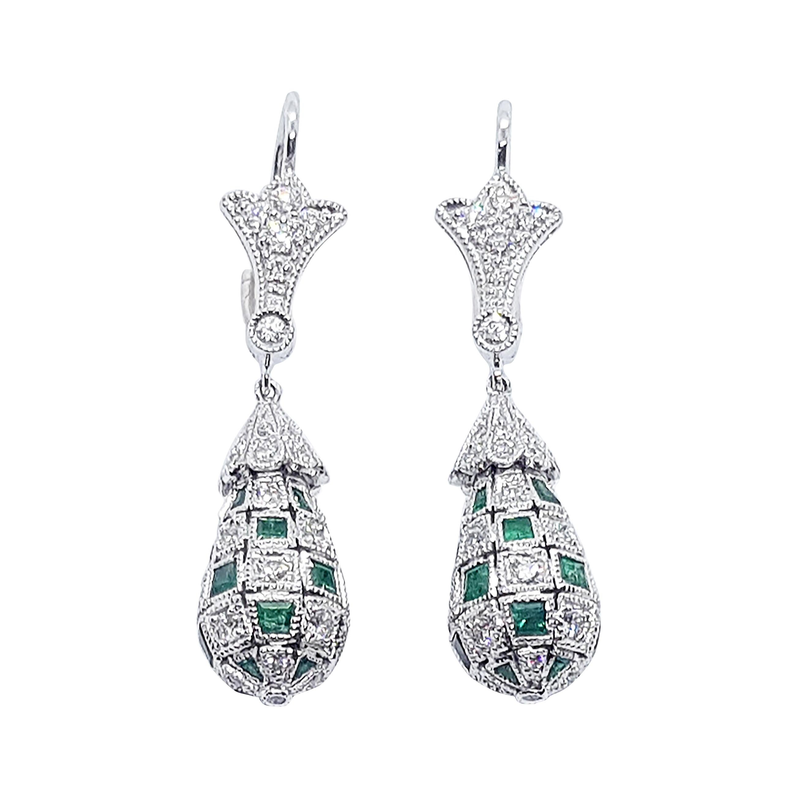 Smaragd- und Diamant-Ohrringe aus 18 Karat Weißgold in Fassung
