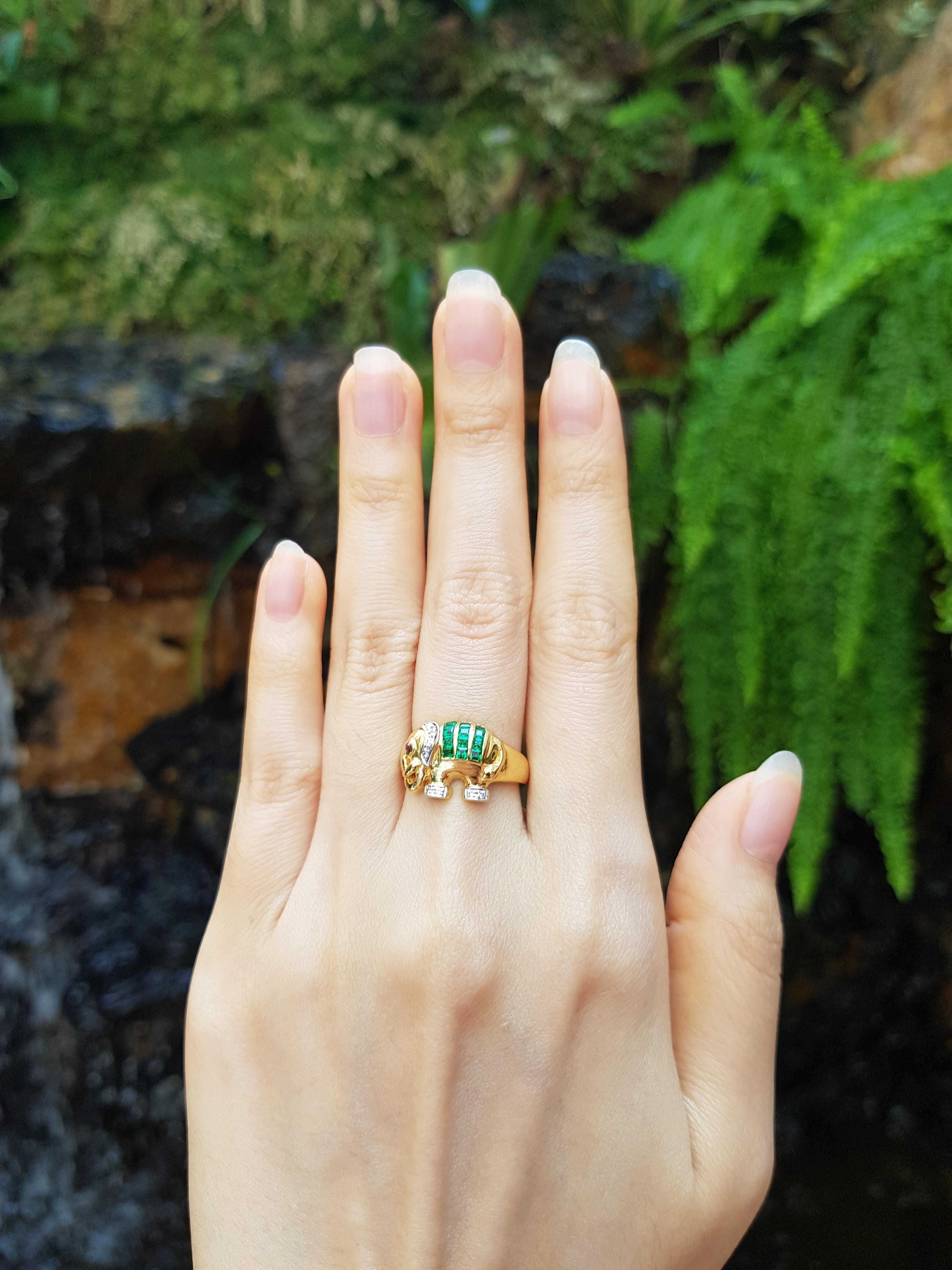 Emerald 0.33 carat with Diamond 0.04 carat Ring Set in 18 Karat Gold Settings 

Width: 1.5 cm
Length: 1.1 cm 
Ring Size: 52

