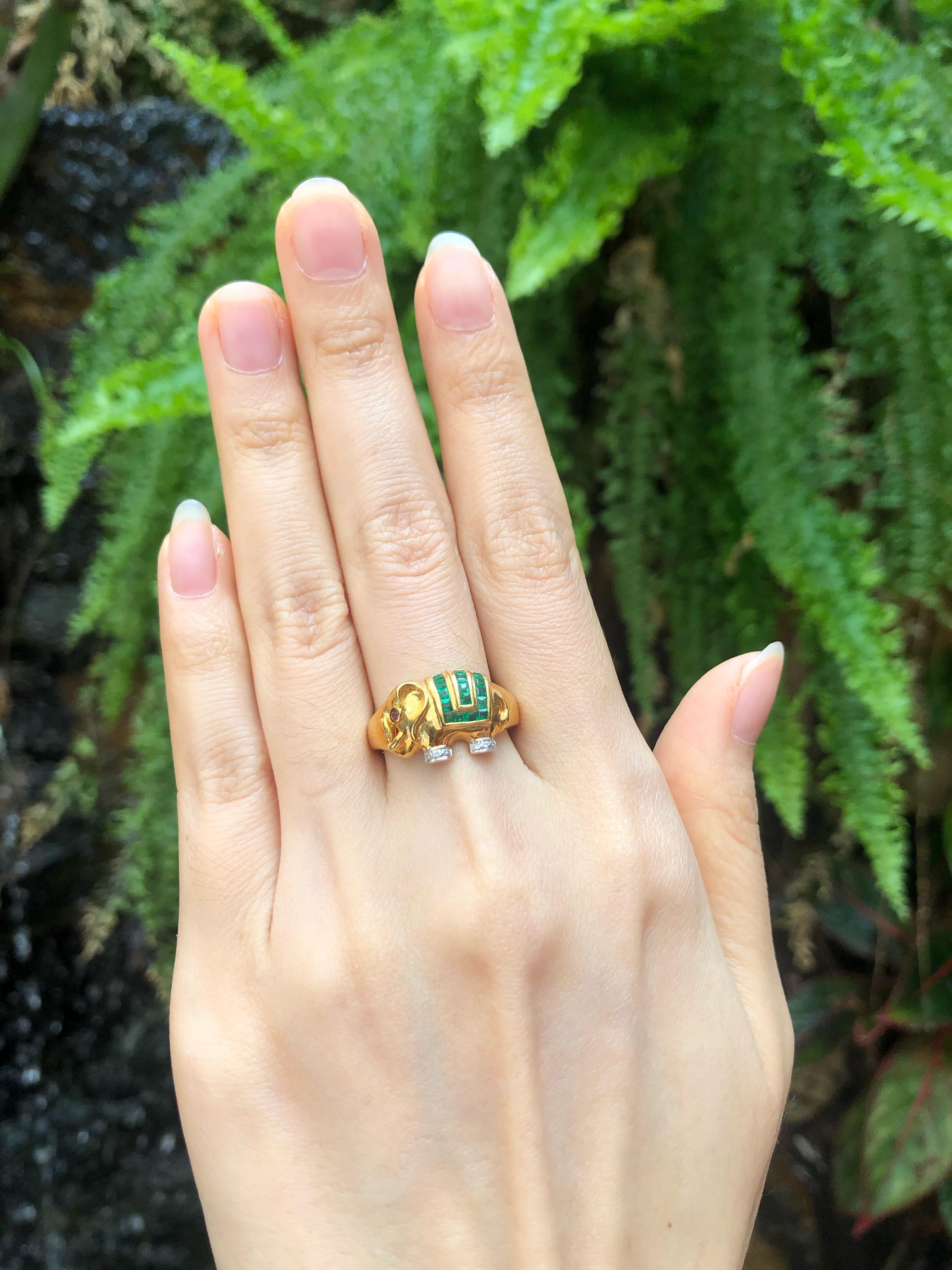 Emerald 0.39 carat with Diamond 0.02 carat Ring set in 18 Karat Gold Settings

Width: 1.3 cm
Length: 1.2 cm 
Ring Size: 57

