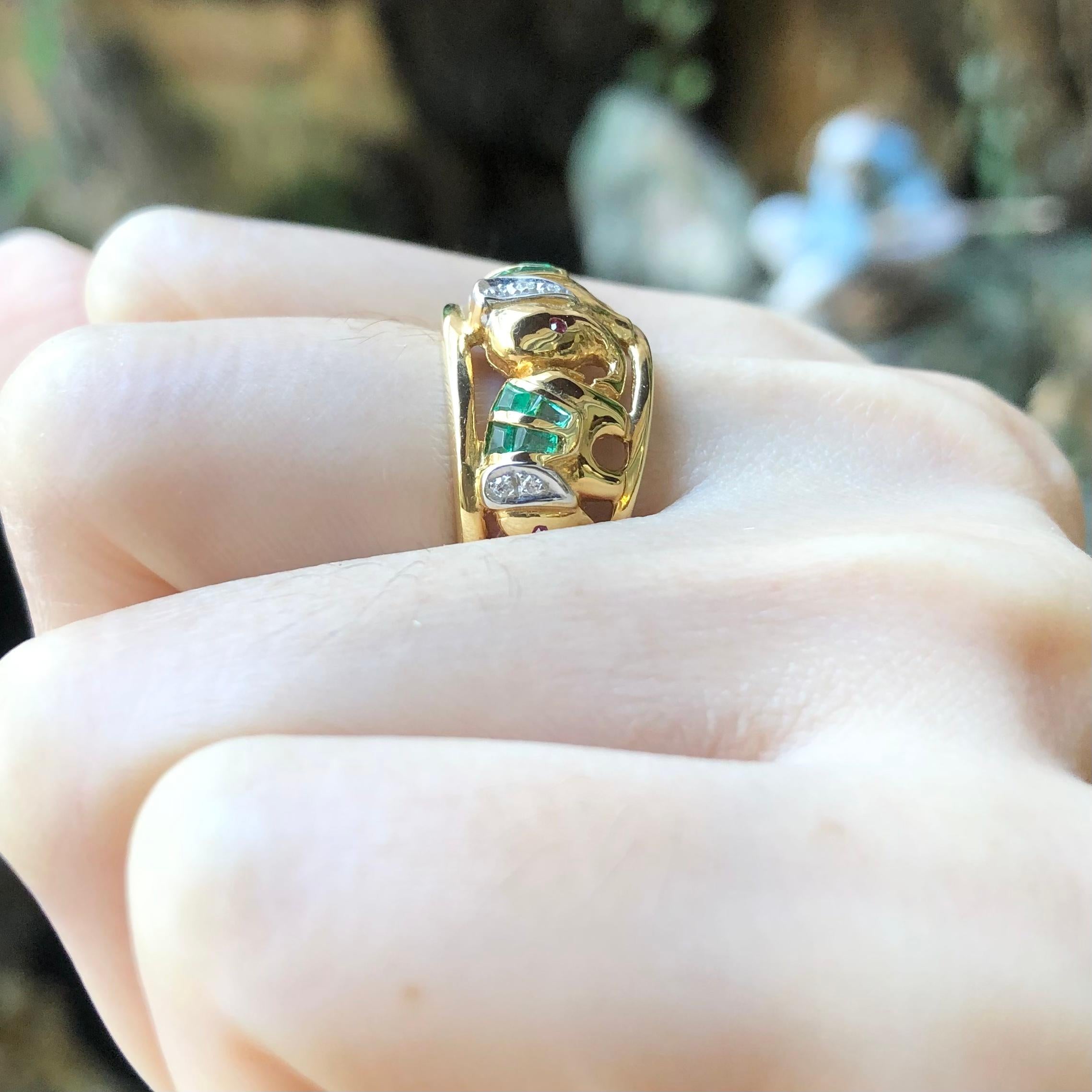 Women's or Men's Emerald with Diamond Elephant Ring Set in 18 Karat Gold Settings For Sale