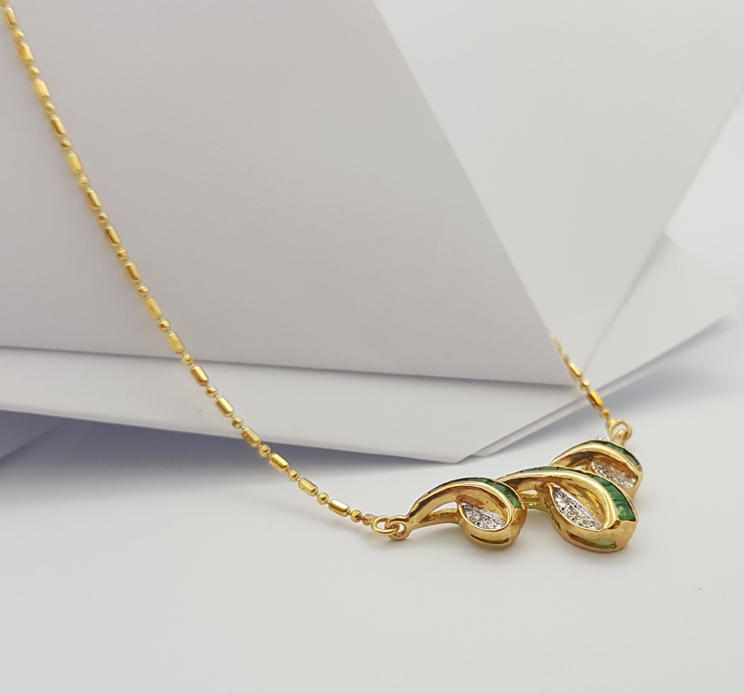 Collana di smeraldi e diamanti con montatura in oro 18 carati in vendita 4