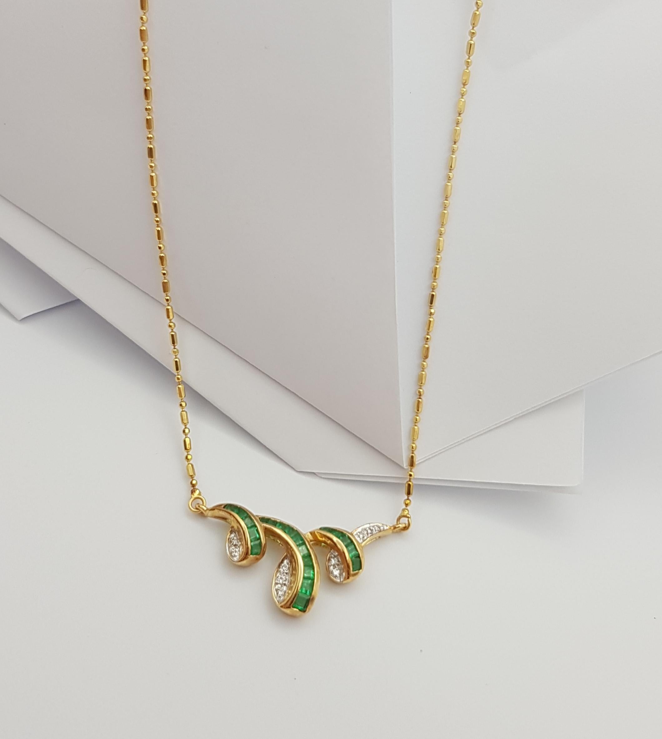 Collana di smeraldi e diamanti con montatura in oro 18 carati in vendita 5