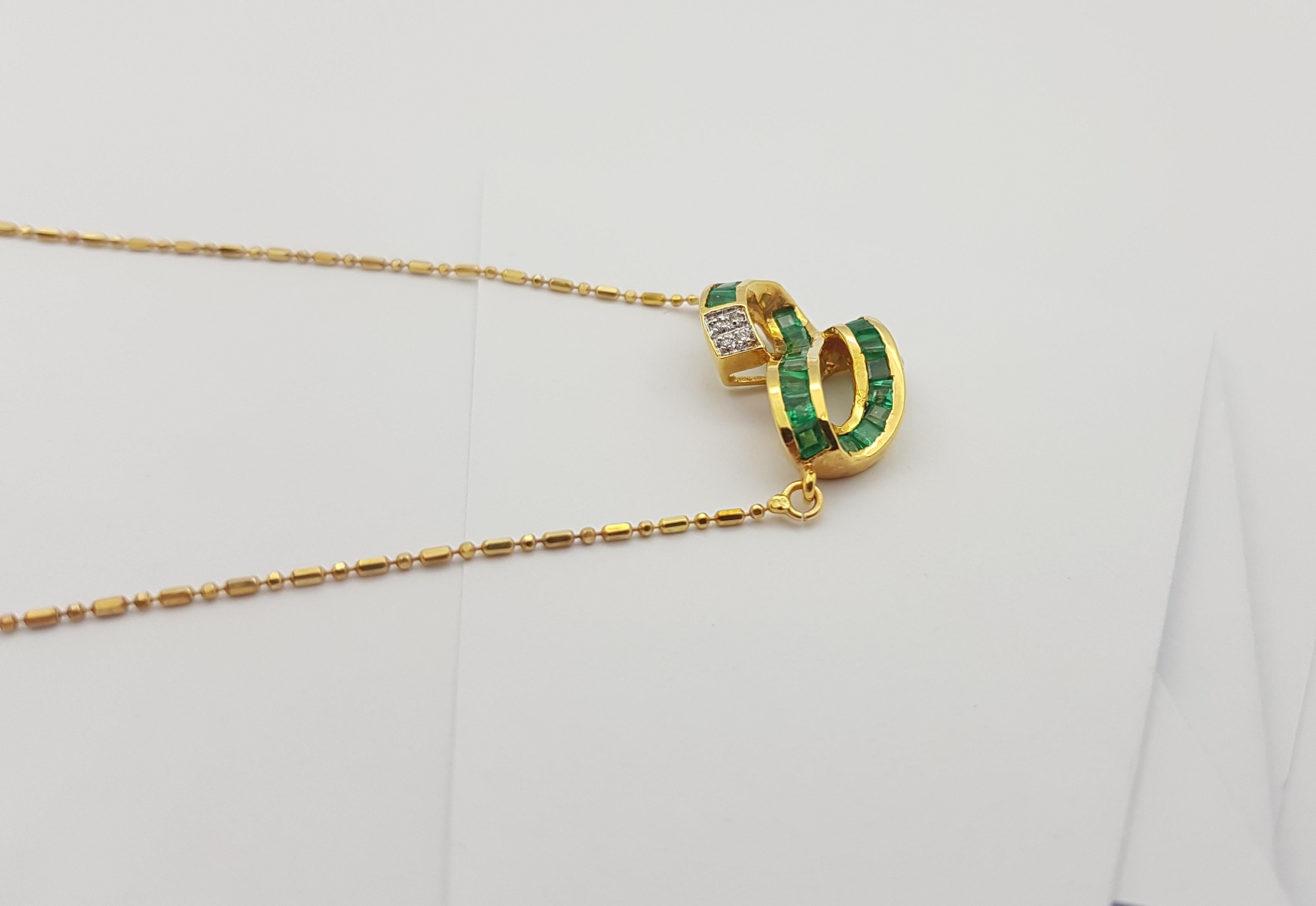Emerald with Diamond Necklace Set in 18 Karat Gold Setting For Sale 6