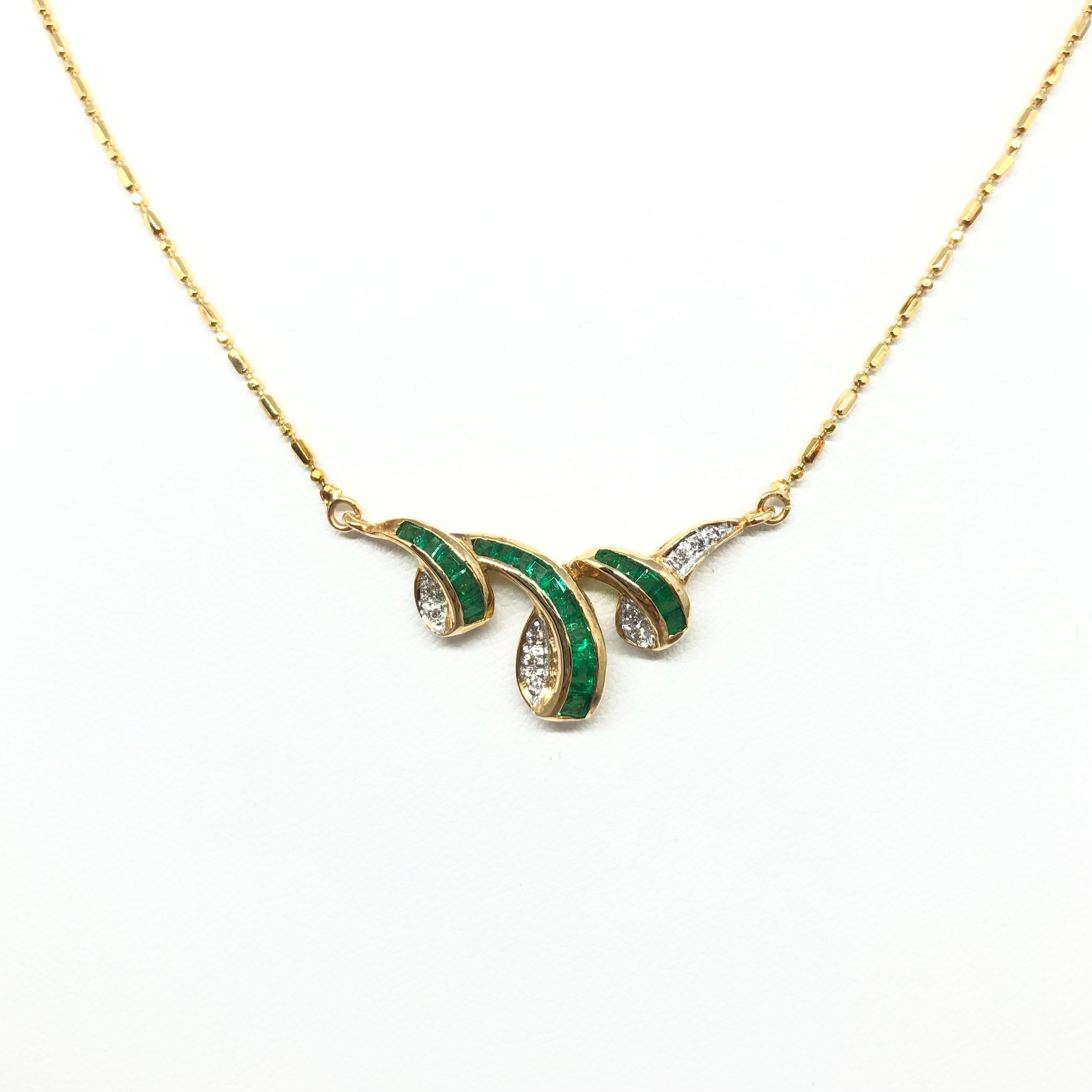 Emerald with Diamond Necklace Set in 18 Karat Gold Setting For Sale 5