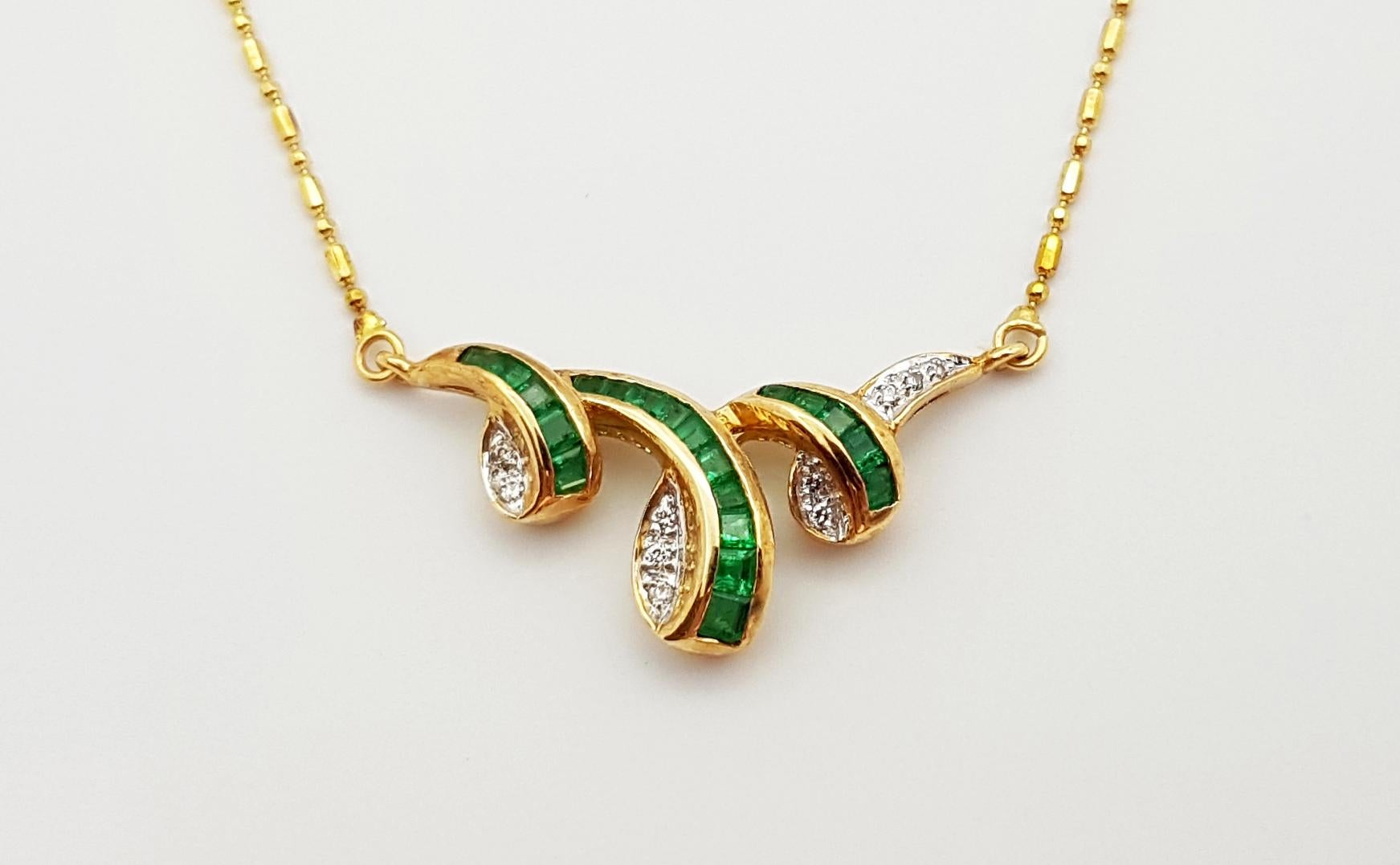 18 carat gold pendant set