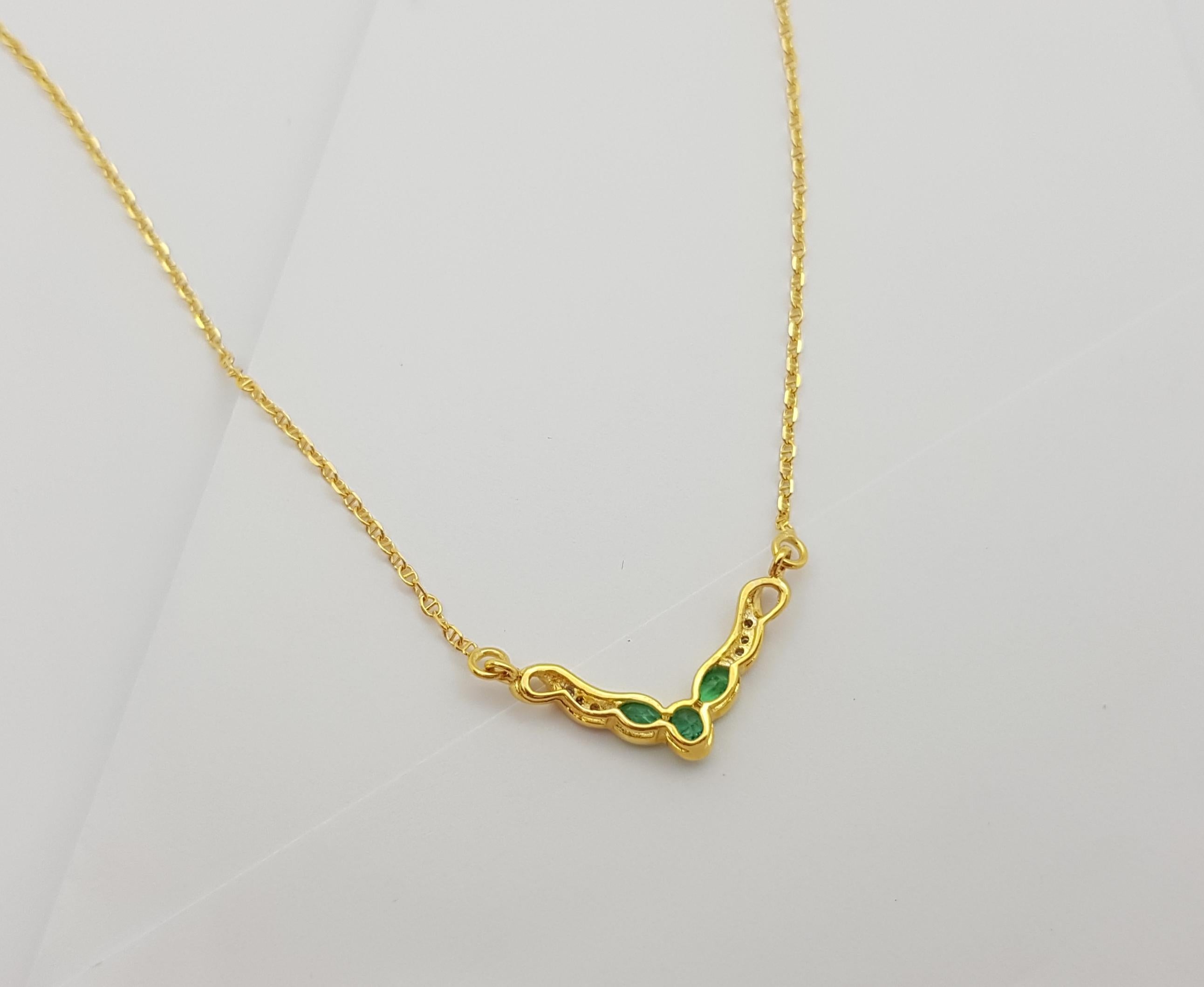 Donna Collana di smeraldi e diamanti con montatura in oro 18 carati in vendita
