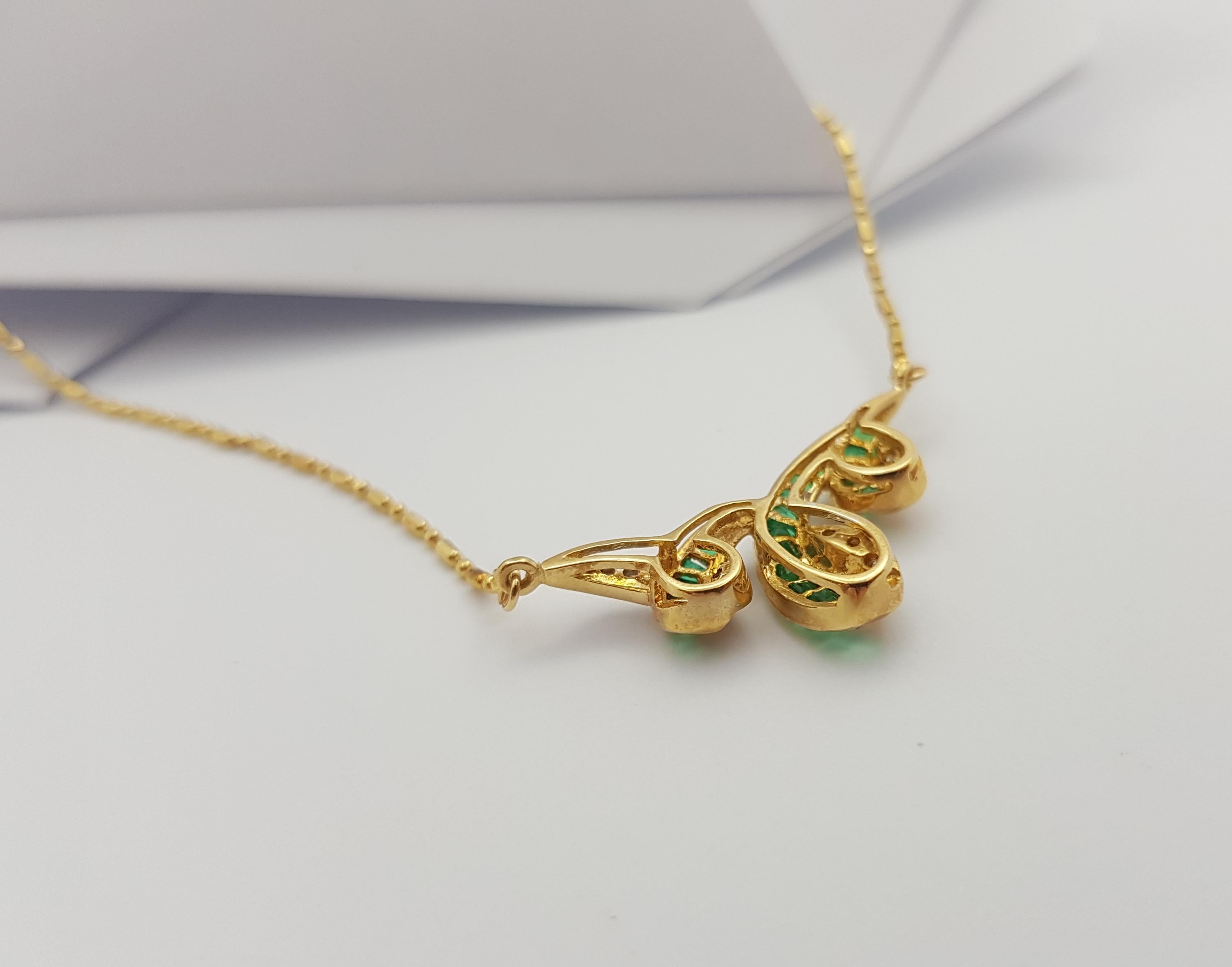 Women's Emerald with Diamond Necklace Set in 18 Karat Gold Setting For Sale