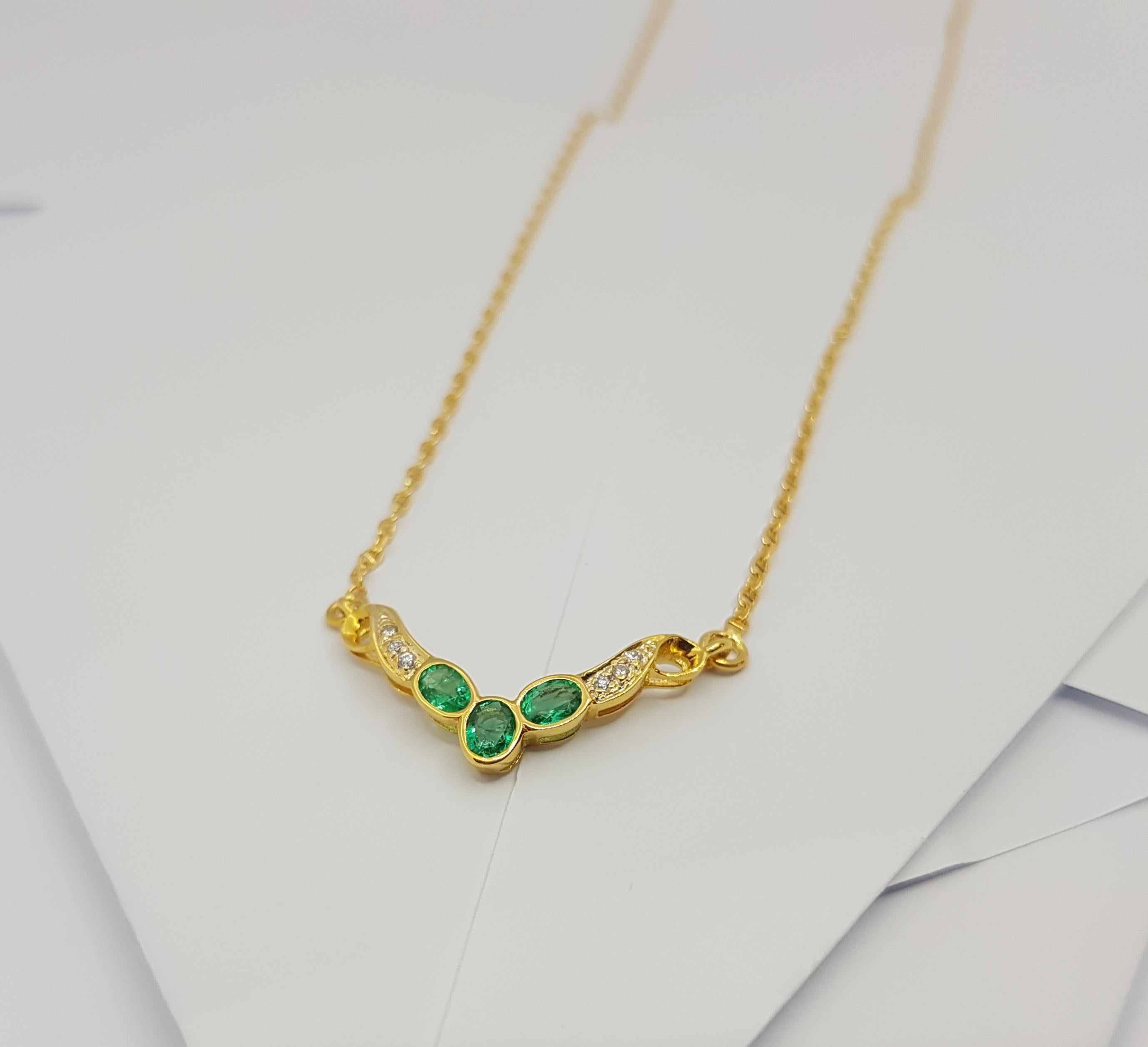 Collana di smeraldi e diamanti con montatura in oro 18 carati in vendita 2