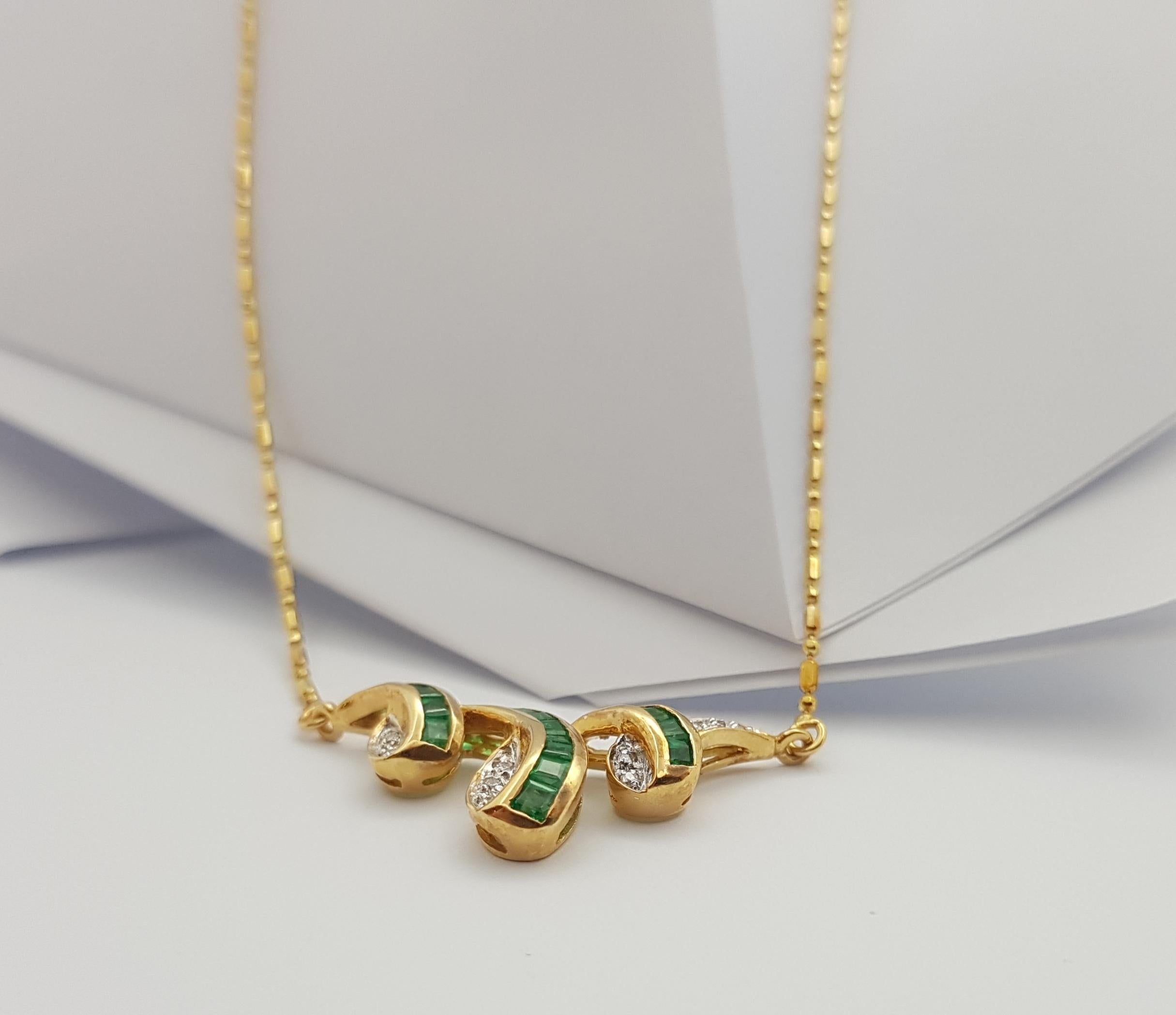 Emerald with Diamond Necklace Set in 18 Karat Gold Setting For Sale 2