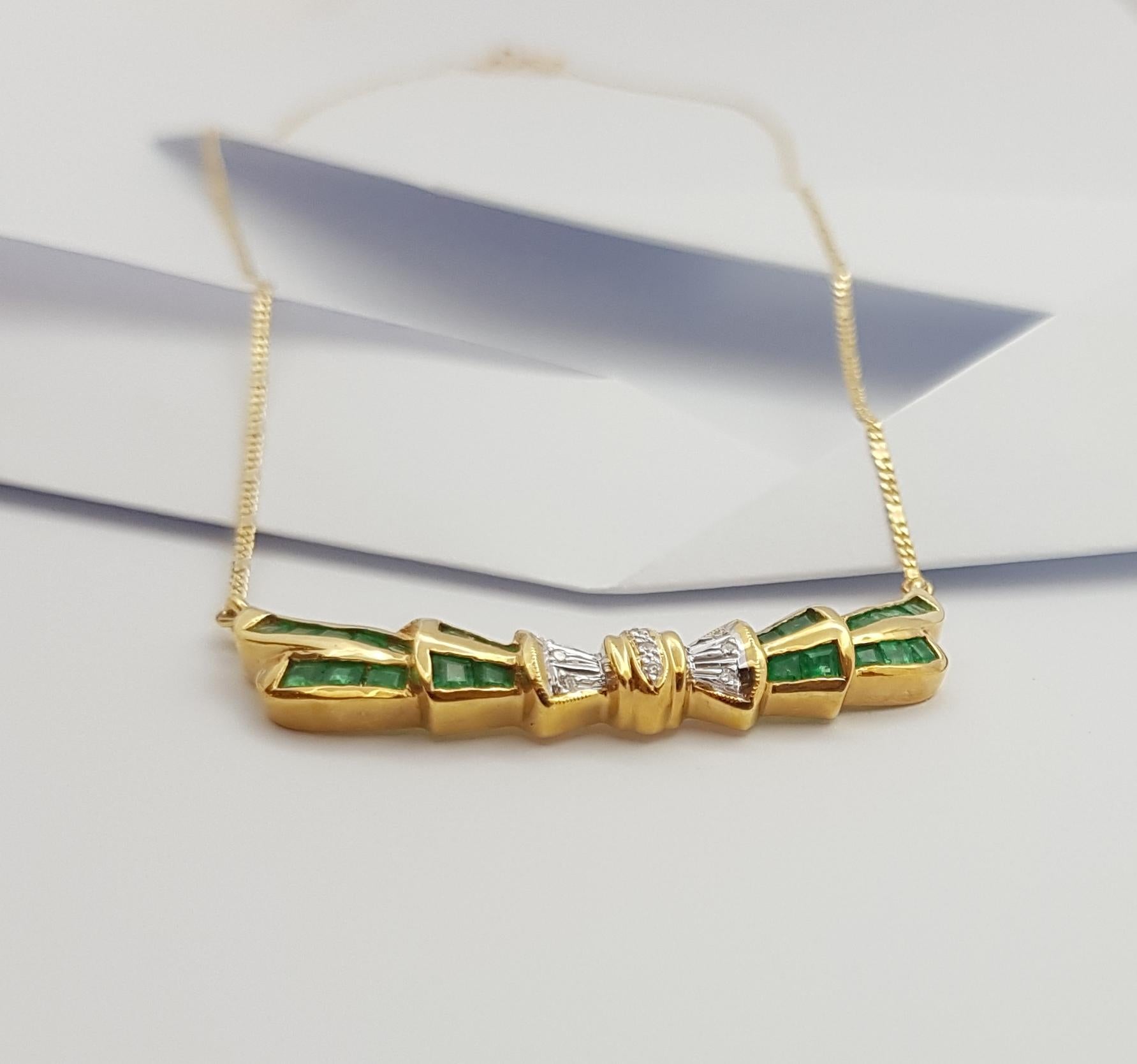 Collana di smeraldi e diamanti con montatura in oro 18 carati in vendita 3