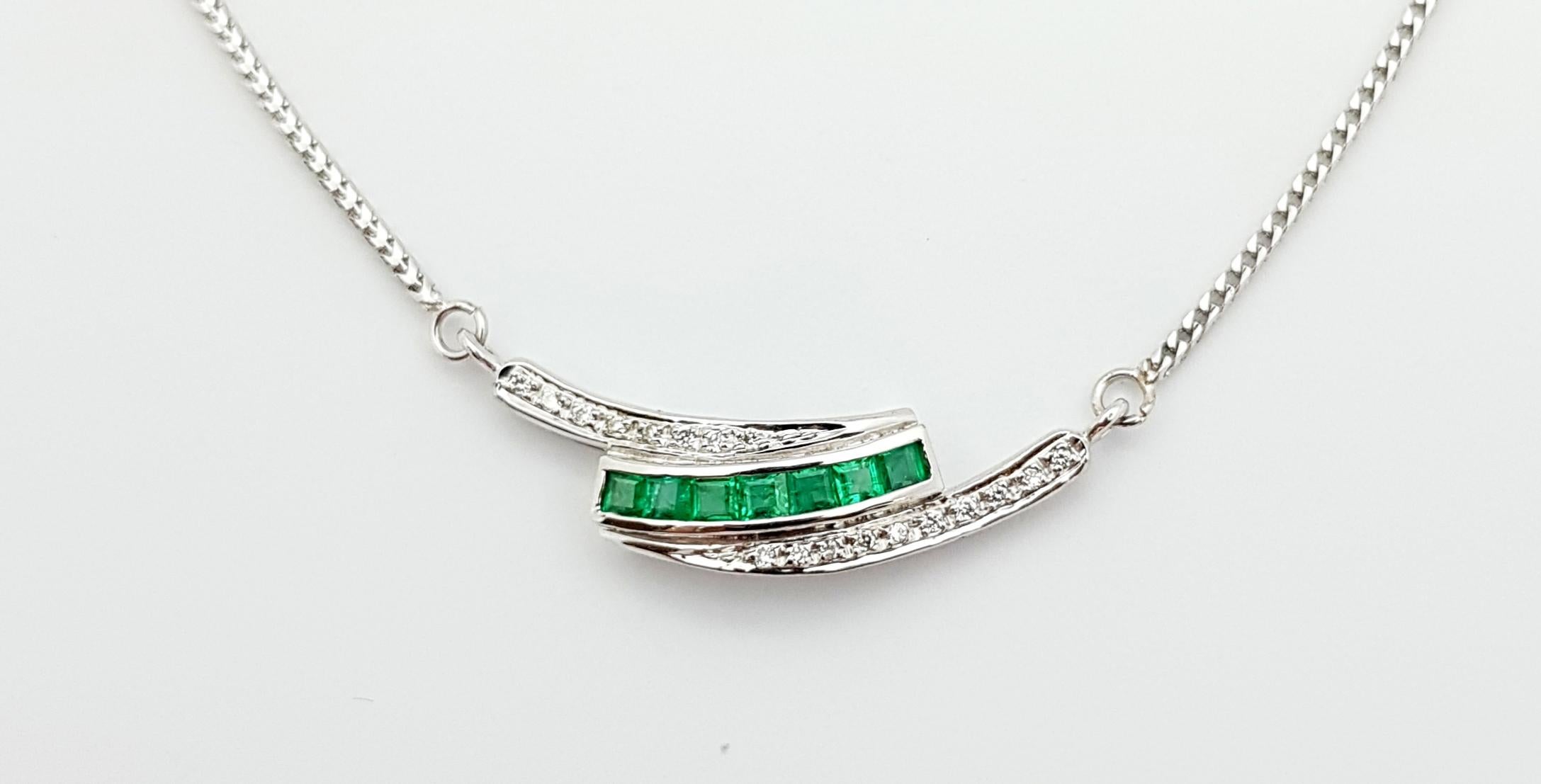 Smaragd- und Diamant-Halskette aus 18 Karat Weißgold in Fassungen (Gemischter Schliff) im Angebot
