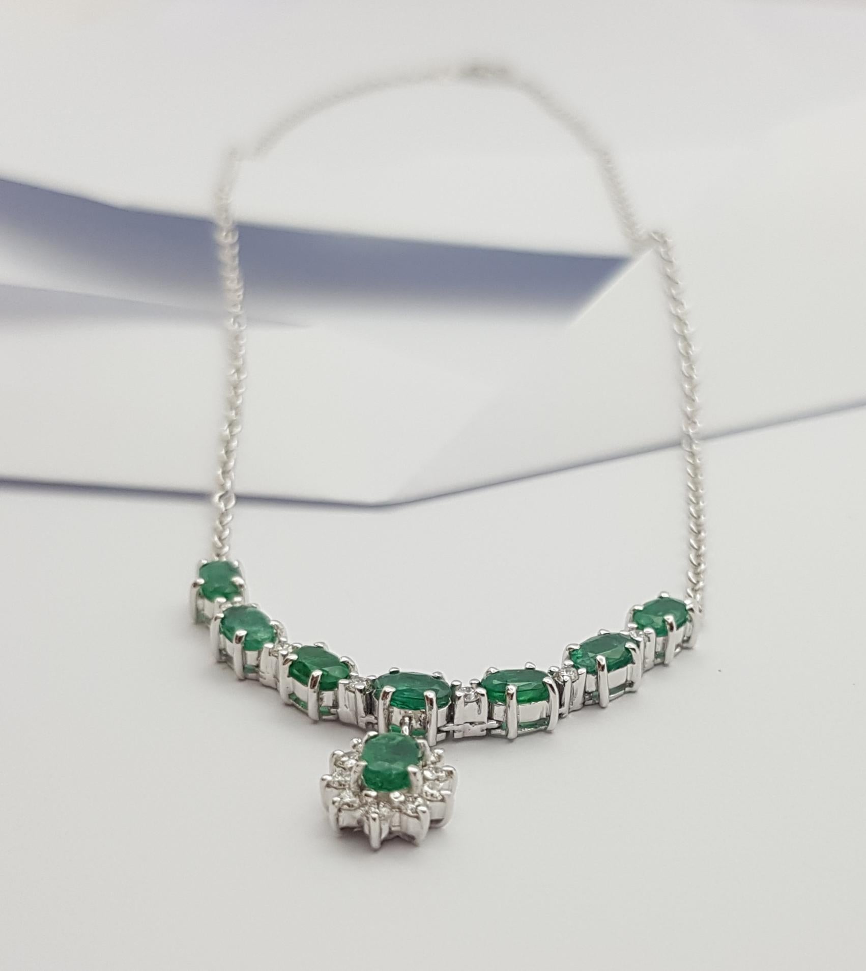 Contemporary Emerald with Diamond Necklace Set in 18 Karat White Gold Settings For Sale