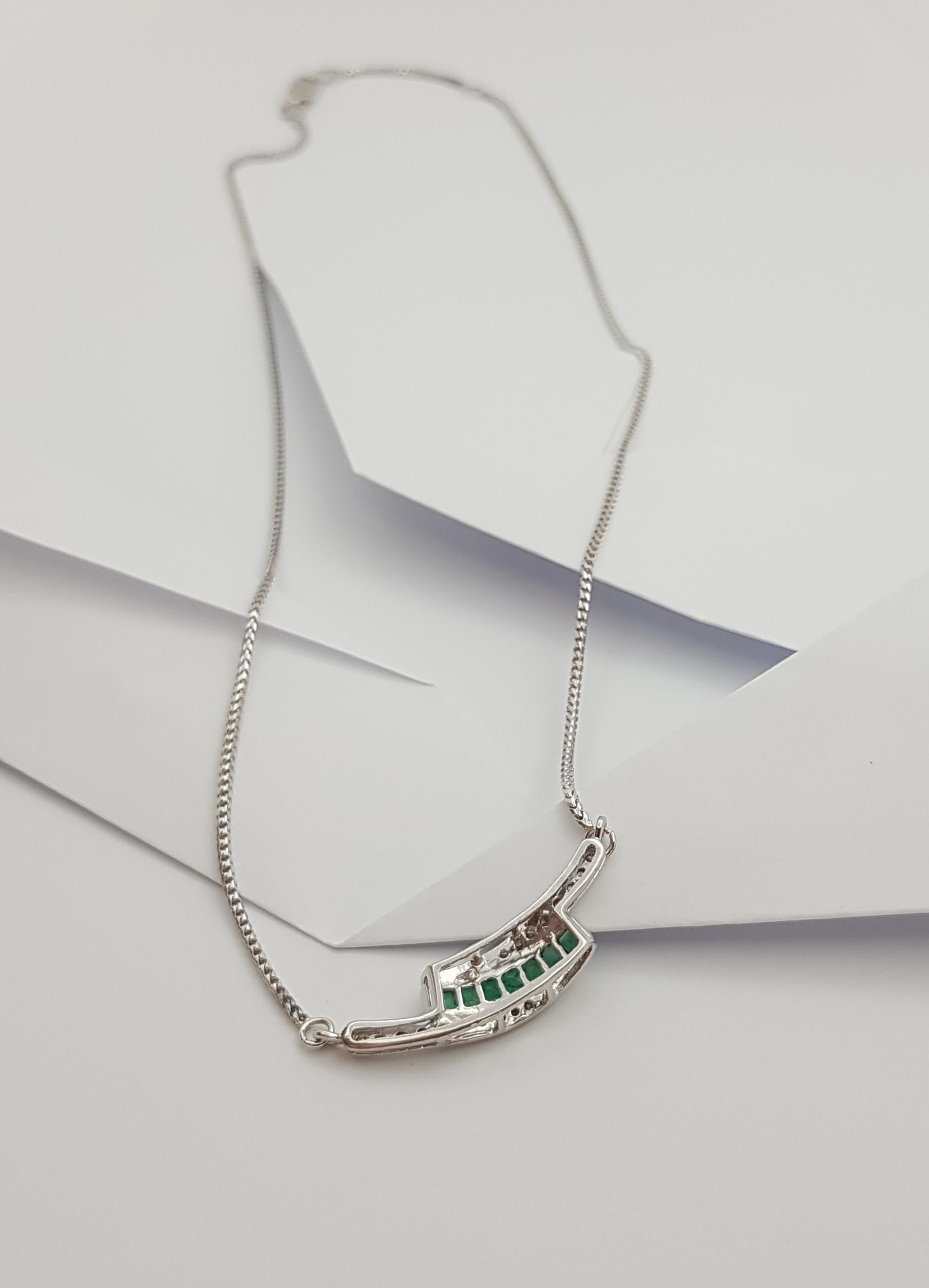 Smaragd- und Diamant-Halskette aus 18 Karat Weißgold in Fassungen im Angebot 3