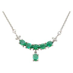 Smaragd mit Diamant-Halskette in 18 Karat Weißgold-Fassung