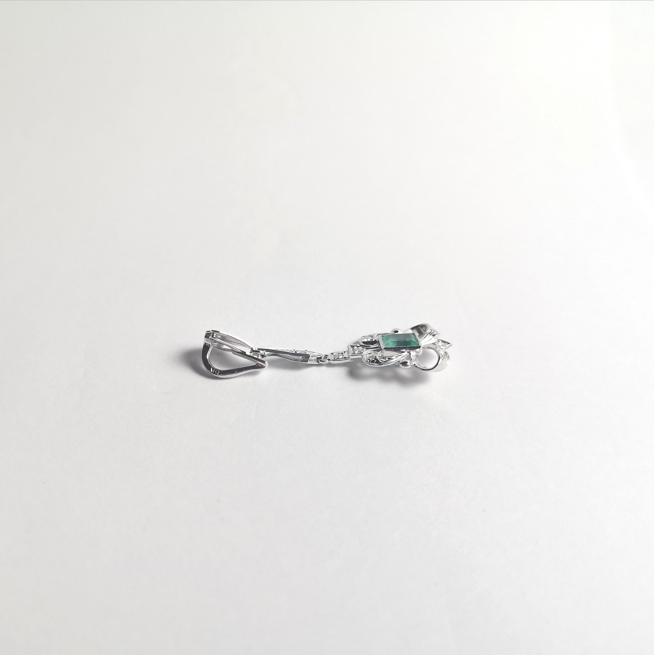 Smaragd- und Diamant-Anhänger in 14K Weißgold-Fassung im Angebot 2