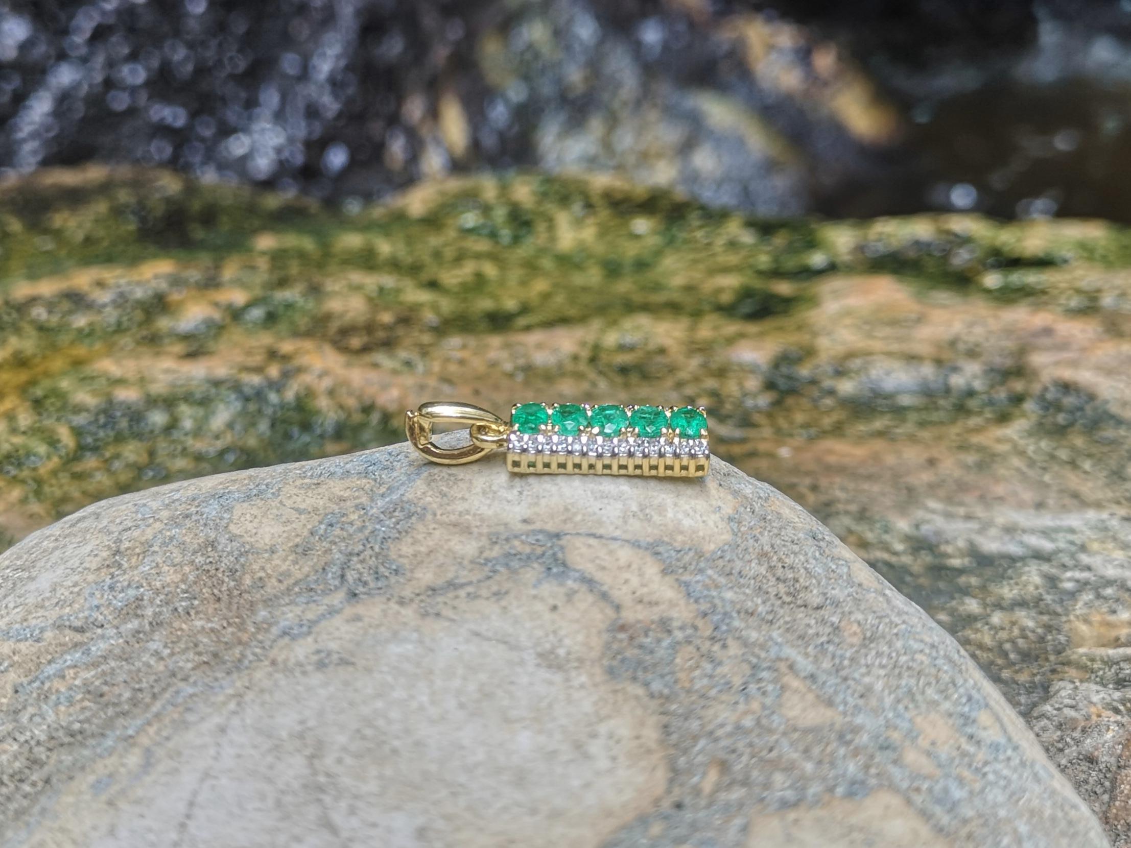 Smaragd mit Diamant-Anhänger in 18 Karat Goldfassung gefasst im Angebot 1