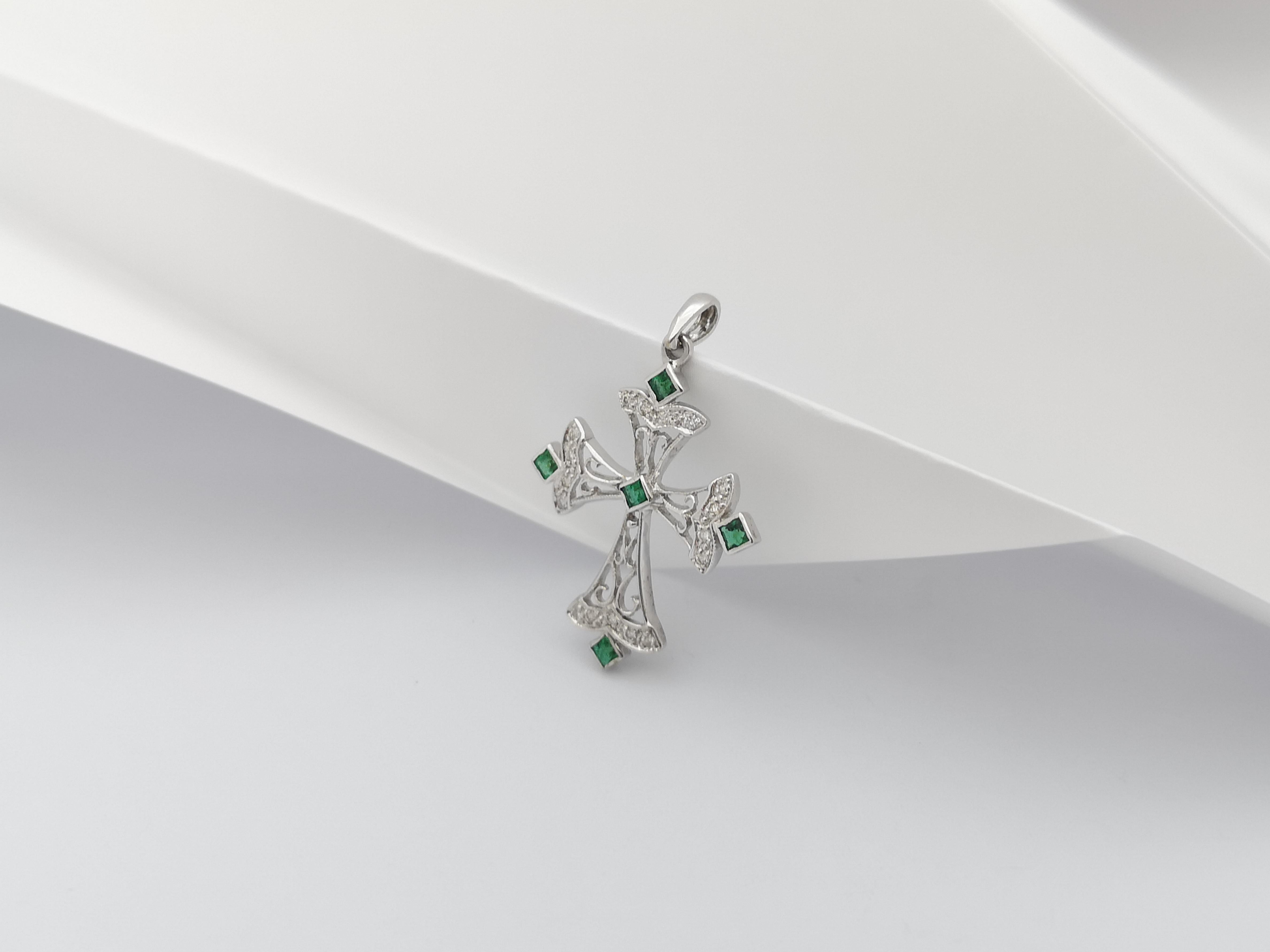 Emerald  with Diamond Pendant set in 18 Karat White Gold Settings For Sale 2