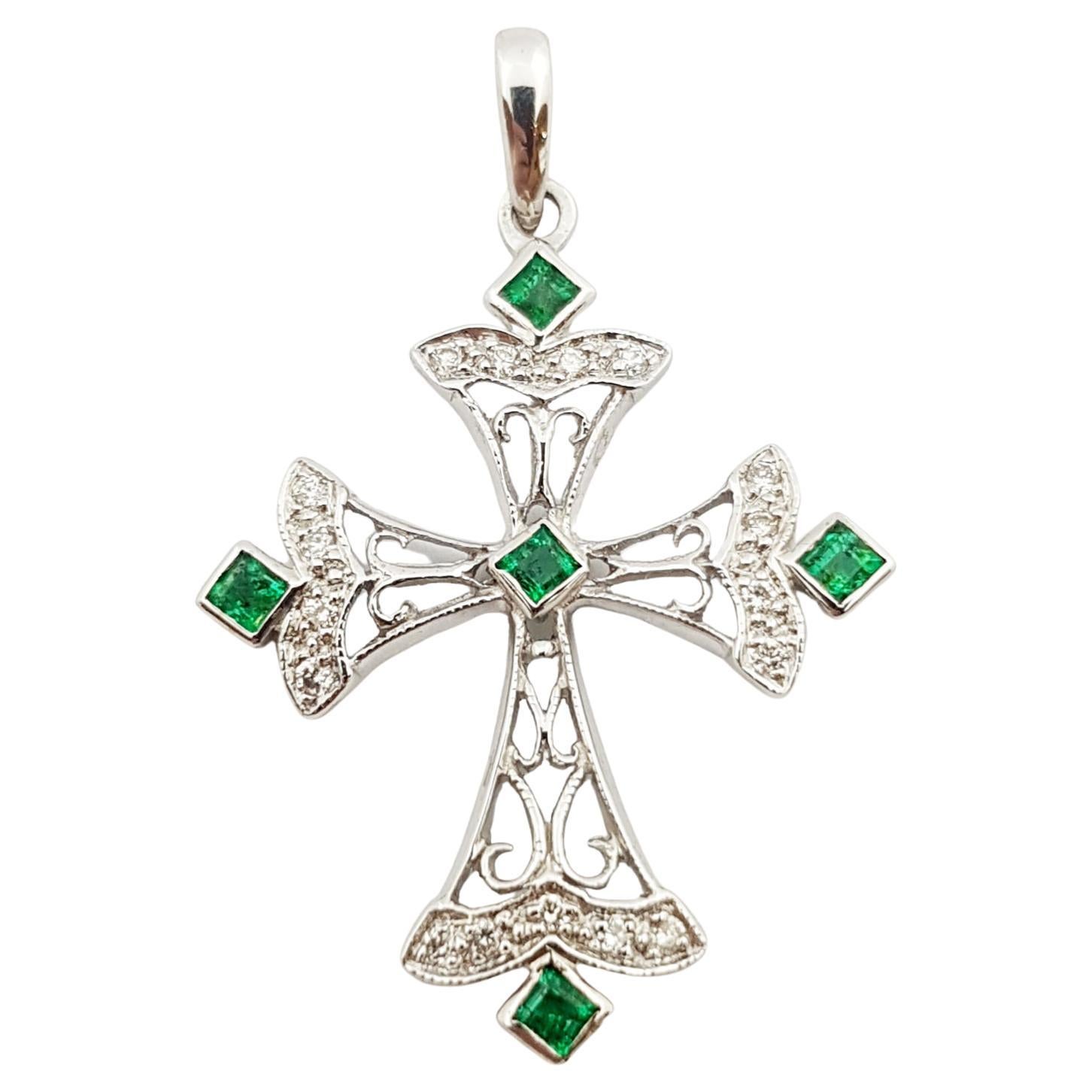 Emerald  with Diamond Pendant set in 18 Karat White Gold Settings For Sale