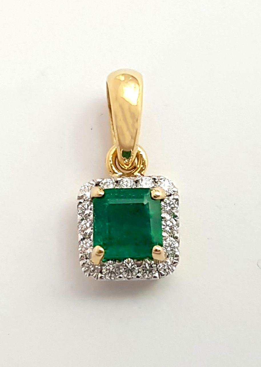 Smaragd- und Diamant-Anhänger in 18 Karat Goldfassungen gefasst (Zeitgenössisch) im Angebot