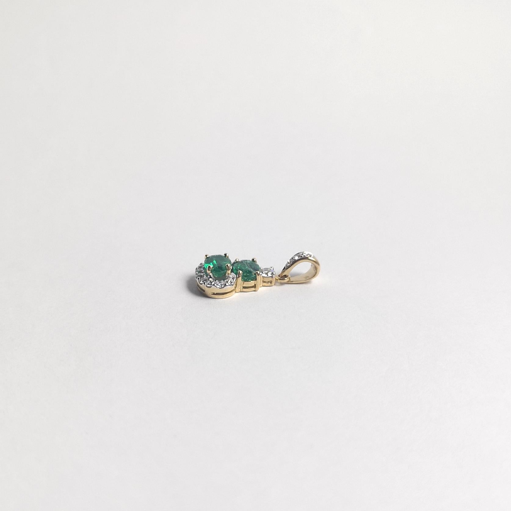Smaragd- und Diamant-Anhänger in 18 Karat Goldfassungen gefasst Damen im Angebot
