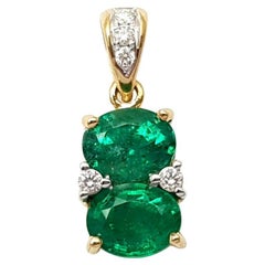 Pendentif en or 18 carats orné d'une émeraude et d'un diamant