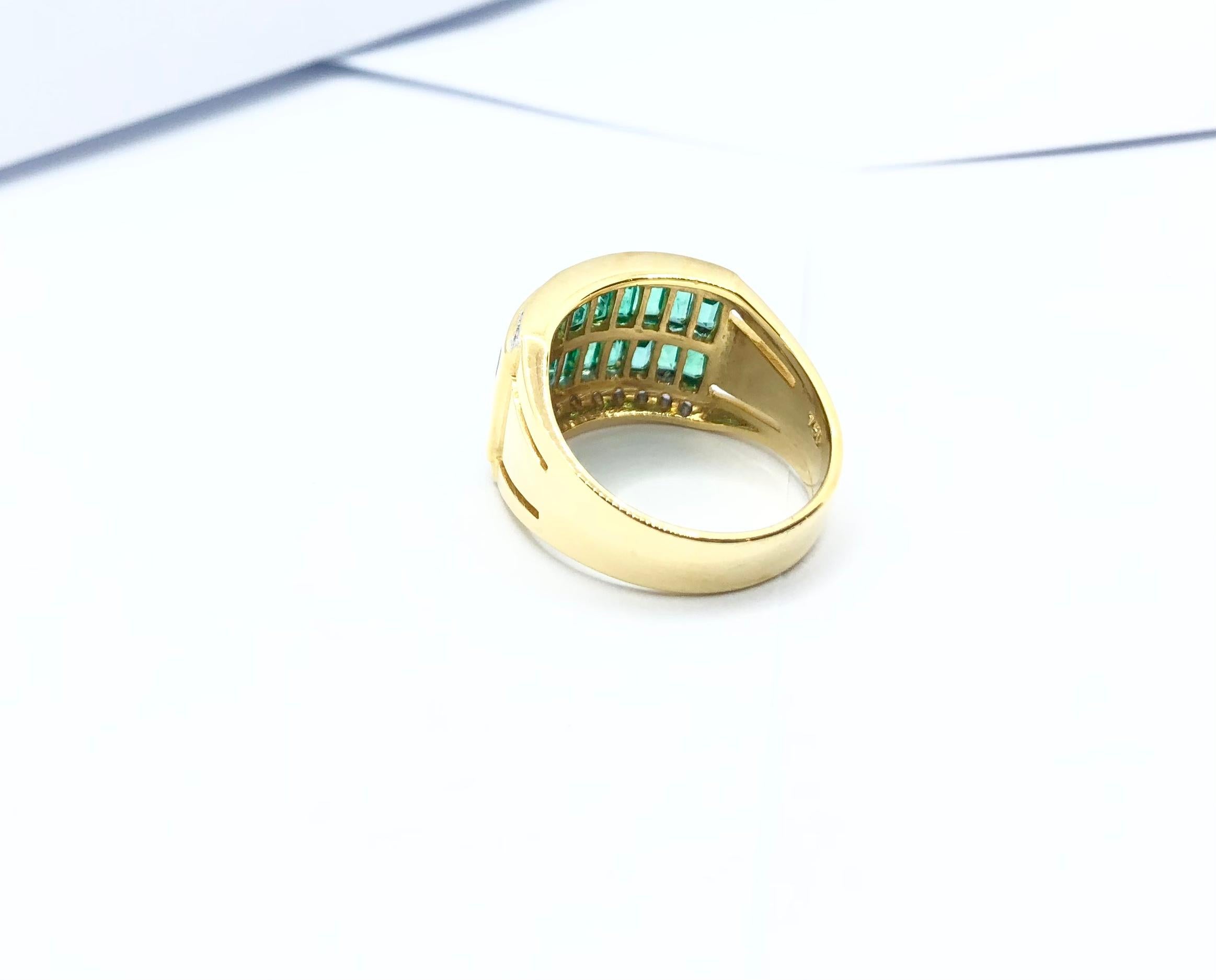 Emerald with Diamond Ring Set in 18 Karat Gold Settings For Sale 4