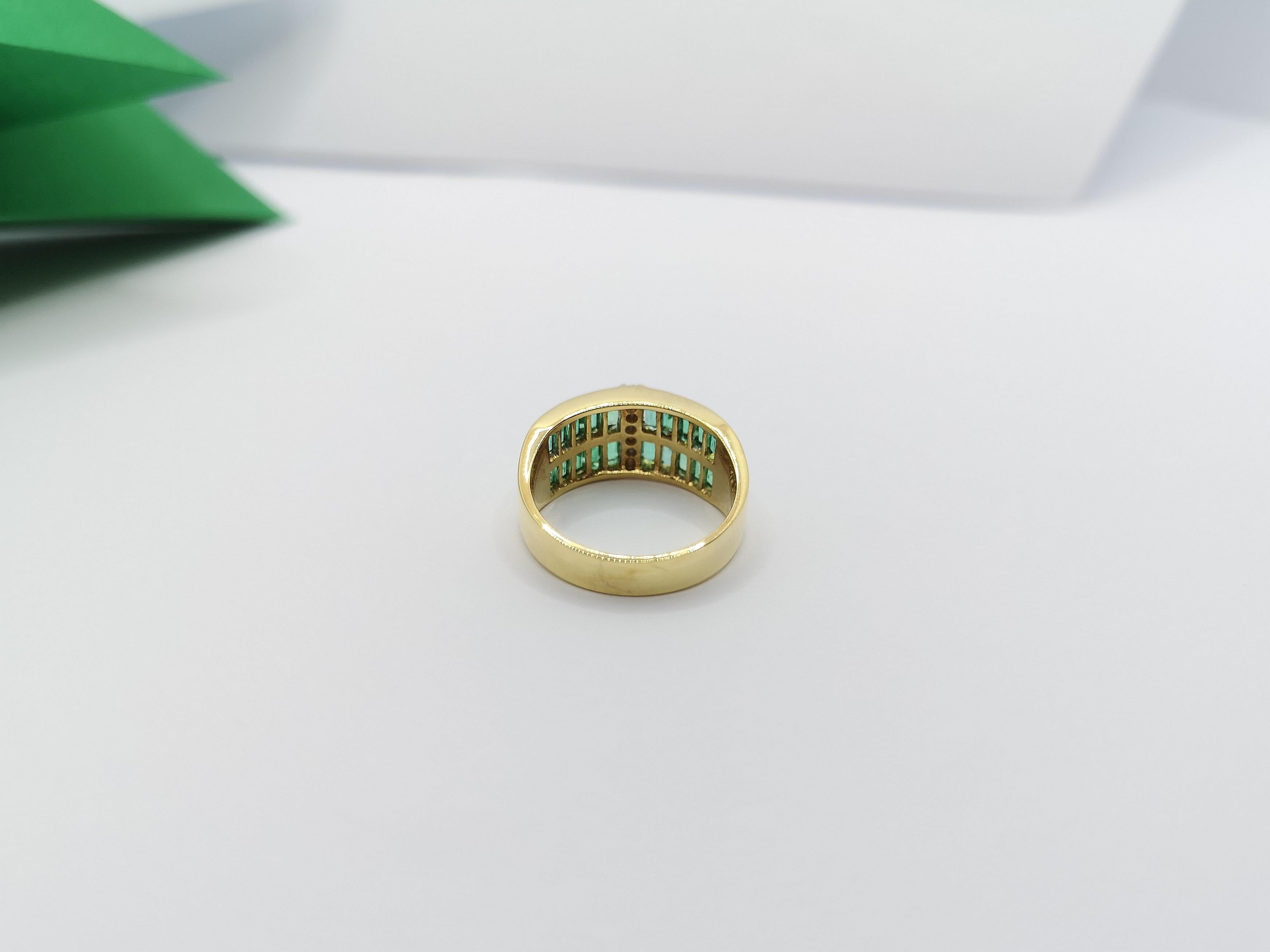 Emerald with Diamond Ring Set in 18 Karat Gold Settings For Sale 1