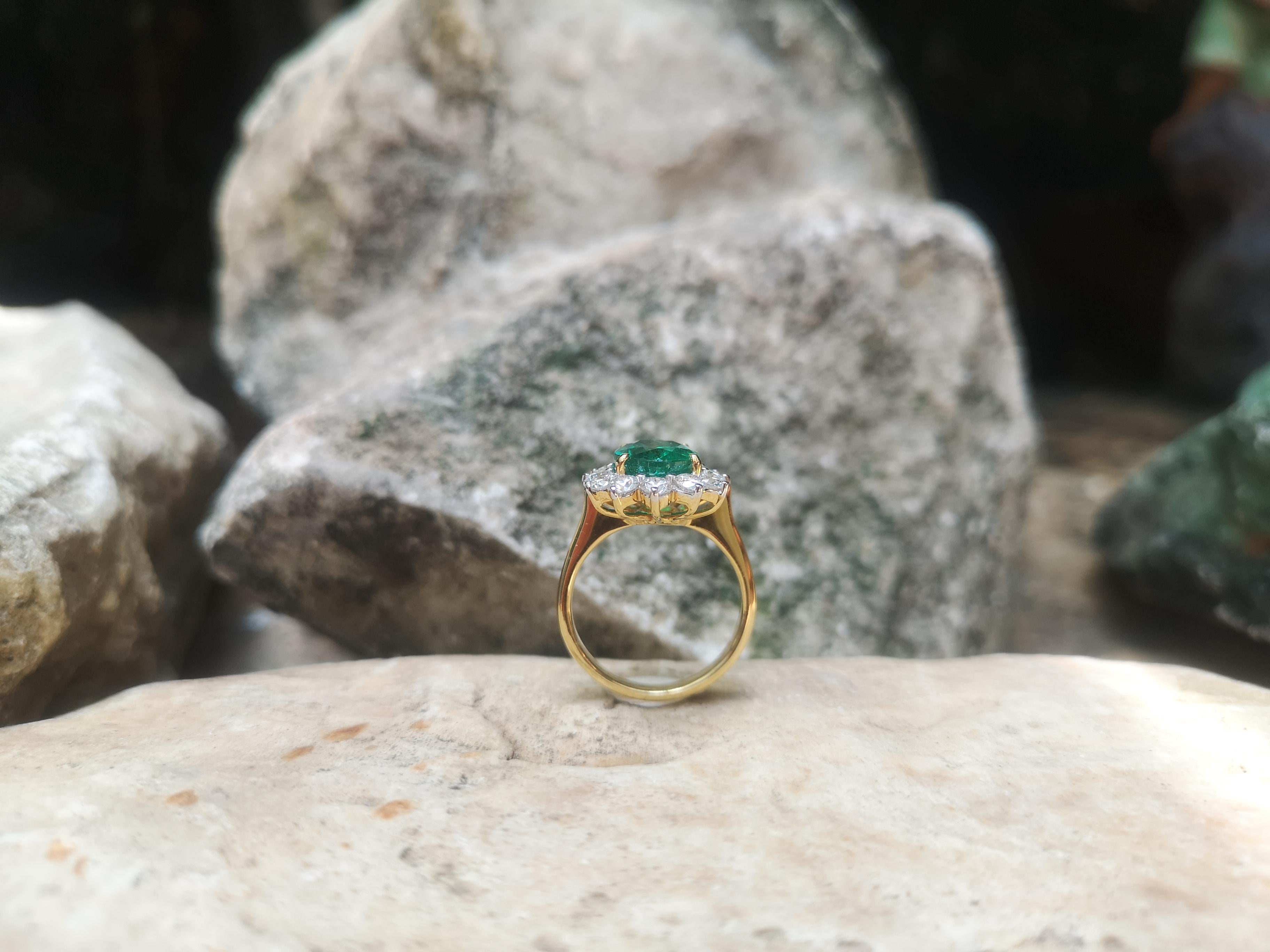Smaragd- und Diamantring in 18 Karat Goldfassungen gefasst im Angebot 5
