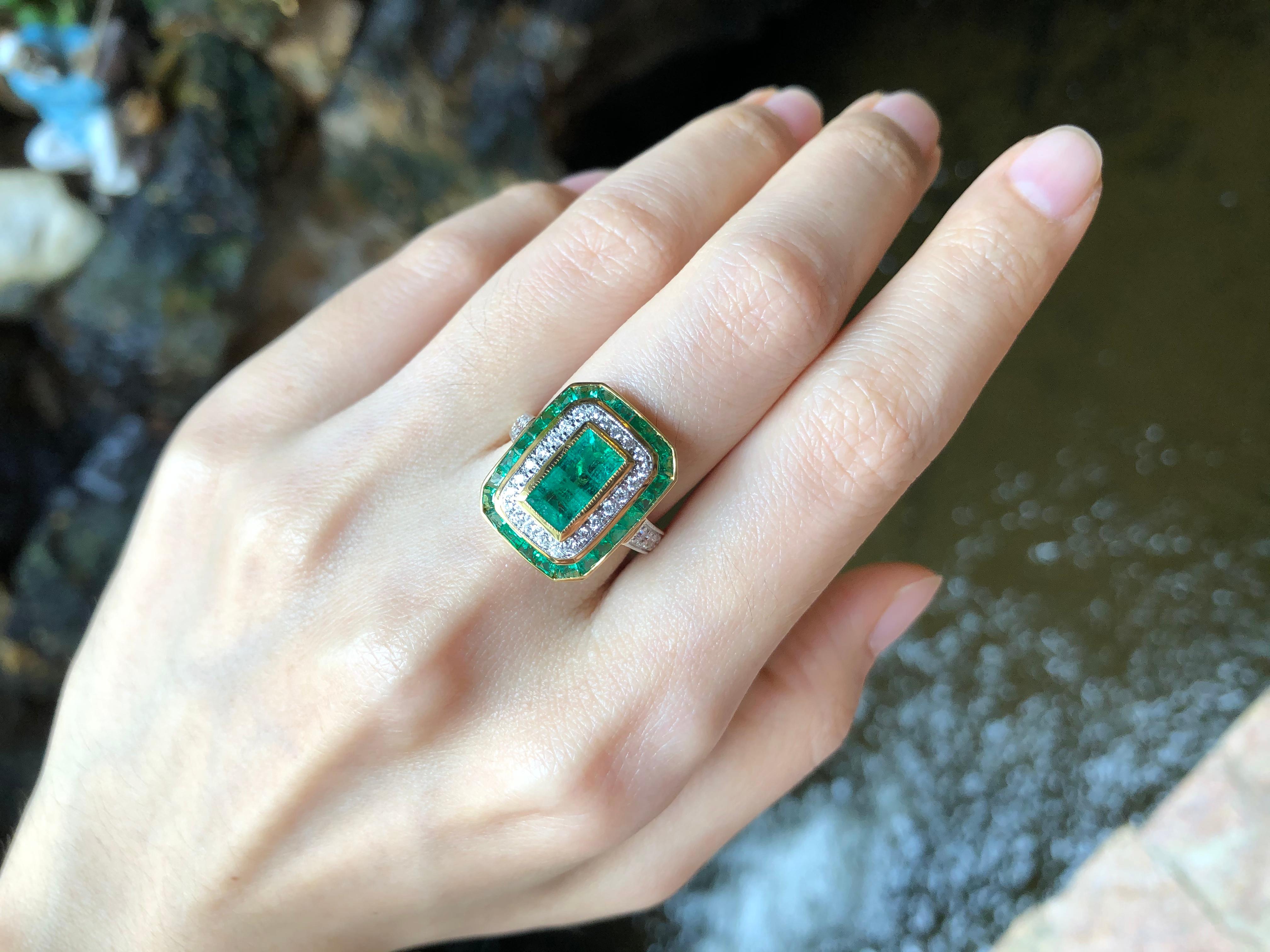Smaragd mit Diamantring in 18 Karat Goldfassung gefasst im Angebot 6