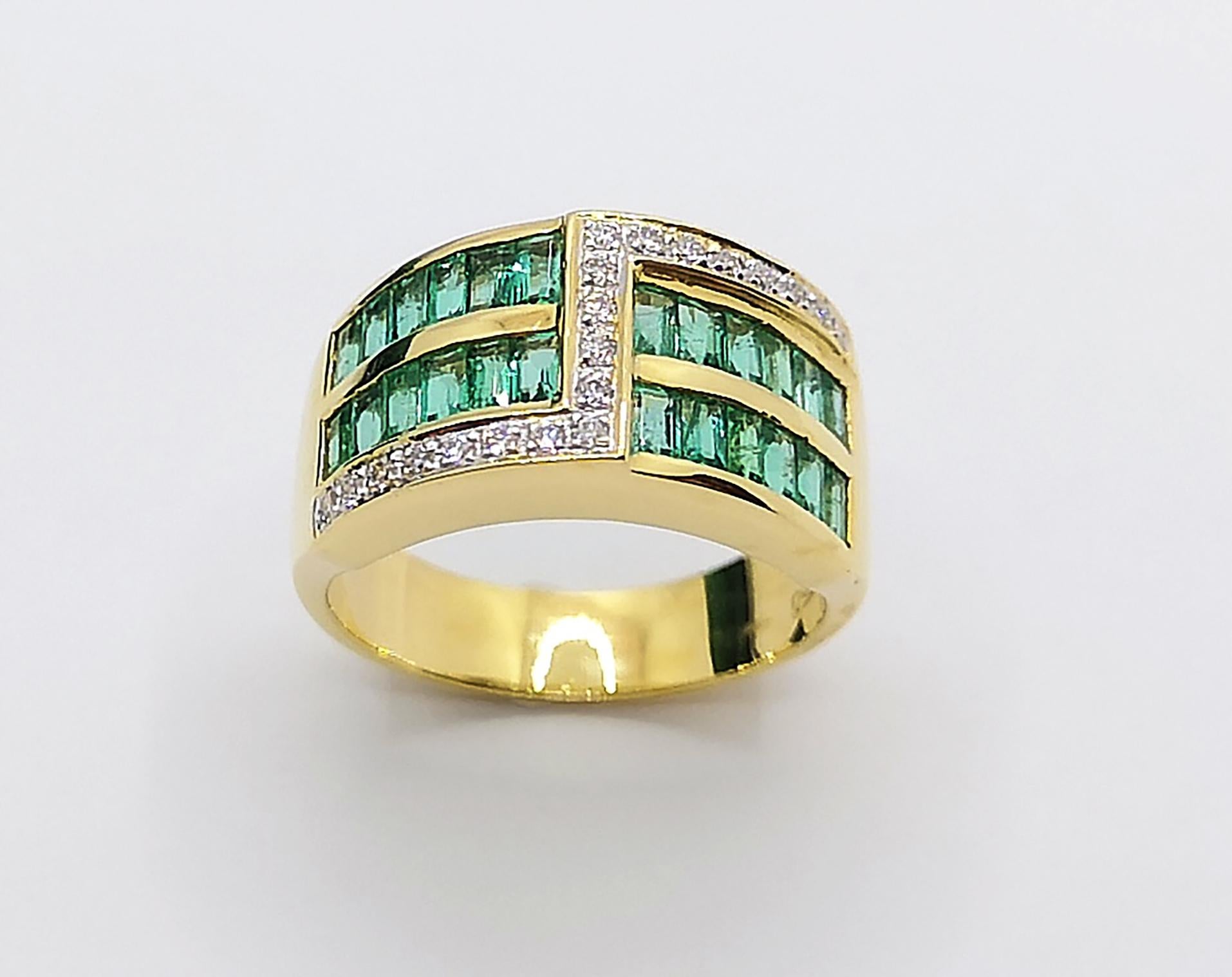 Emerald with Diamond Ring Set in 18 Karat Gold Settings For Sale 2