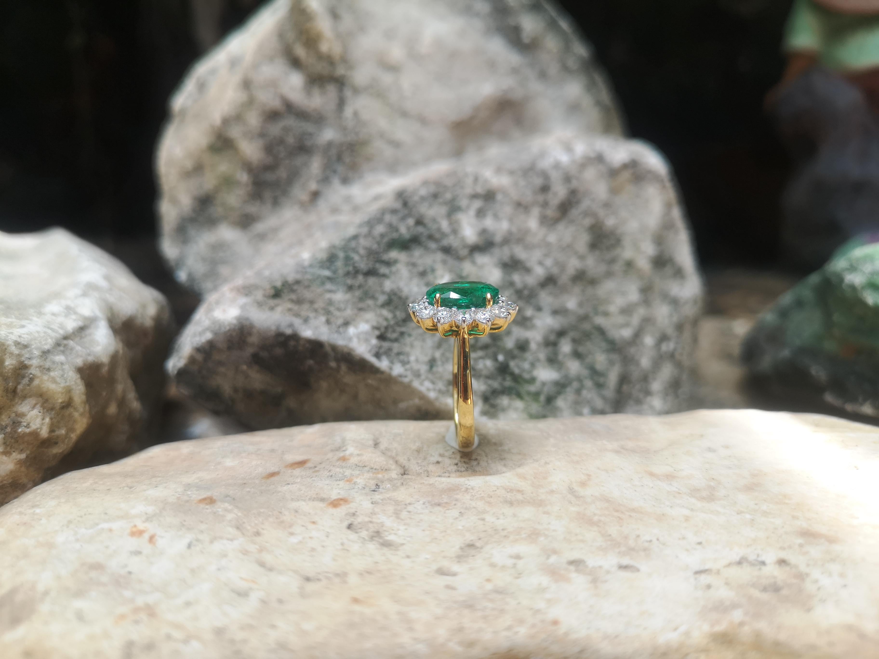 Smaragd- und Diamantring in 18 Karat Goldfassungen gefasst im Angebot 6