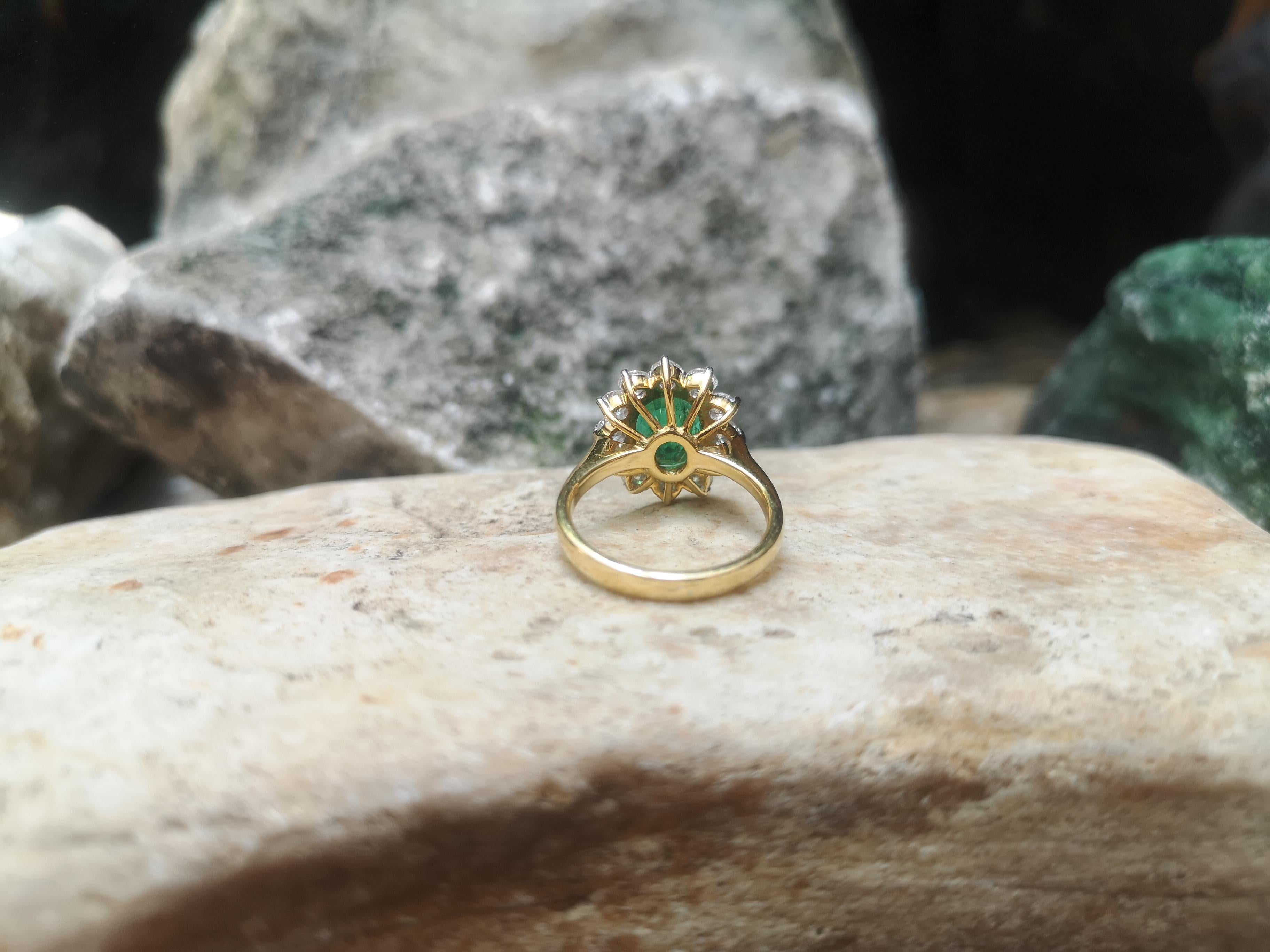 Smaragd- und Diamantring in 18 Karat Goldfassungen gefasst im Angebot 7