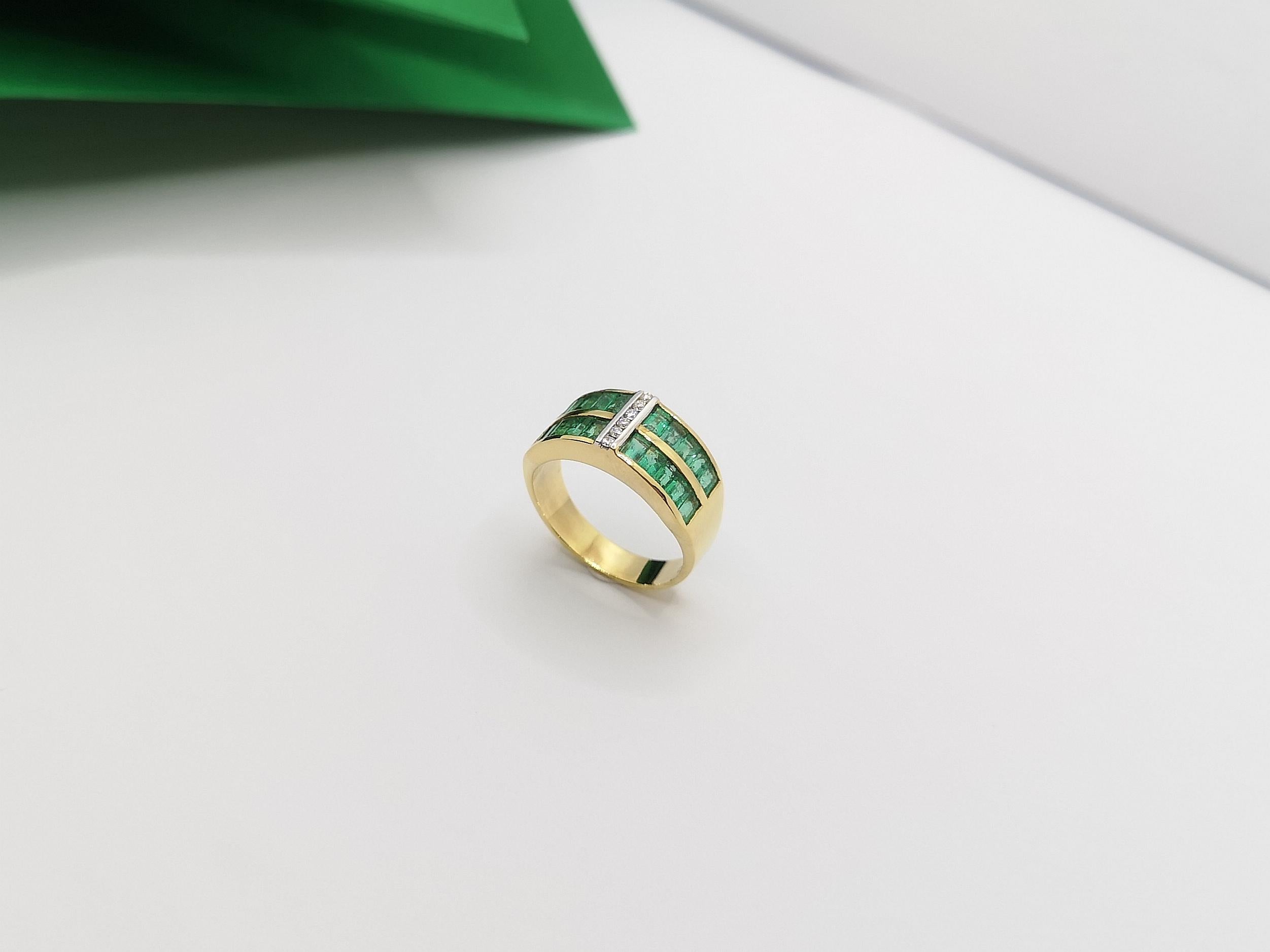 Emerald with Diamond Ring Set in 18 Karat Gold Settings For Sale 4