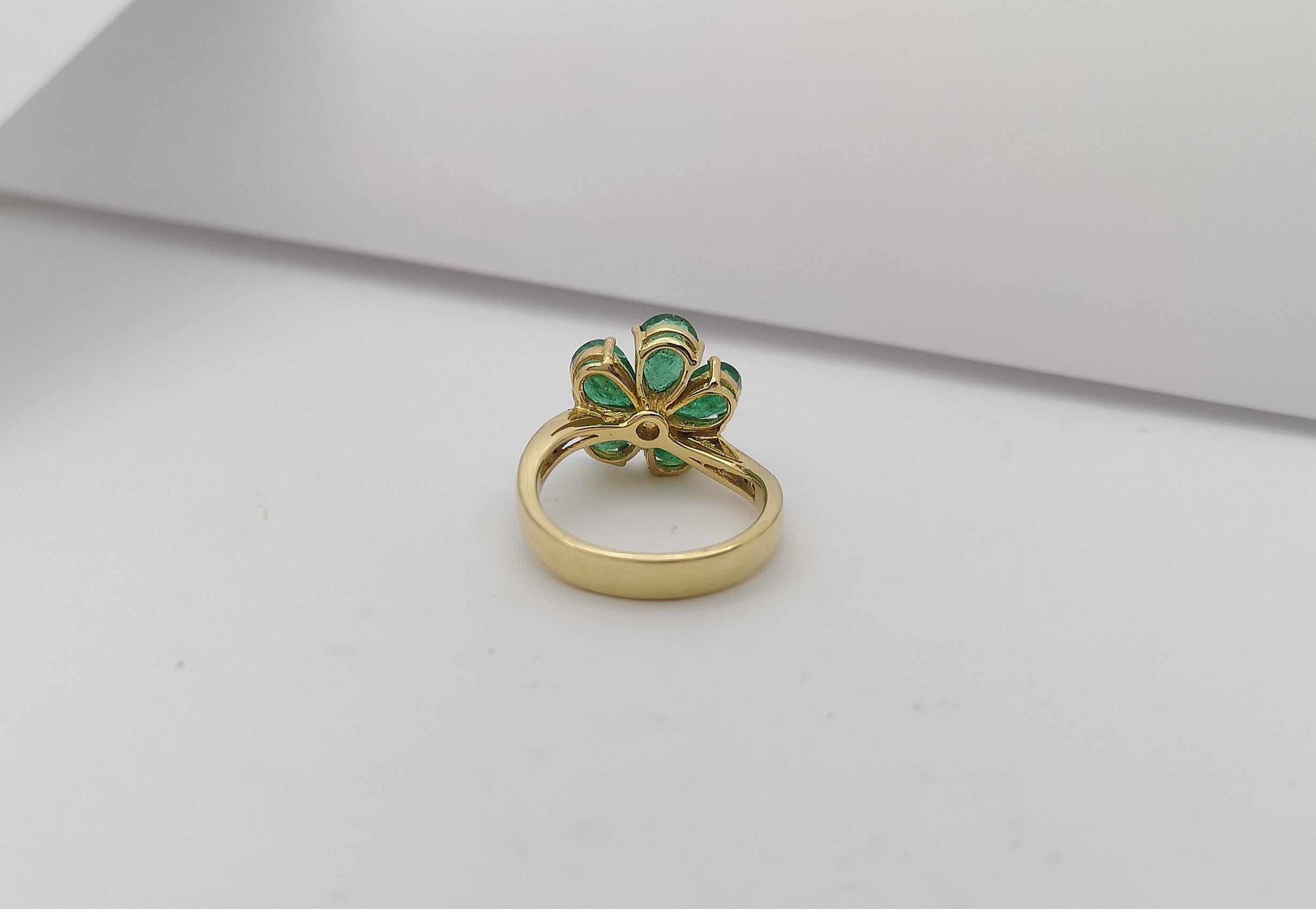 Emerald with Diamond  Ring Set in 18 Karat Gold Settings For Sale 7