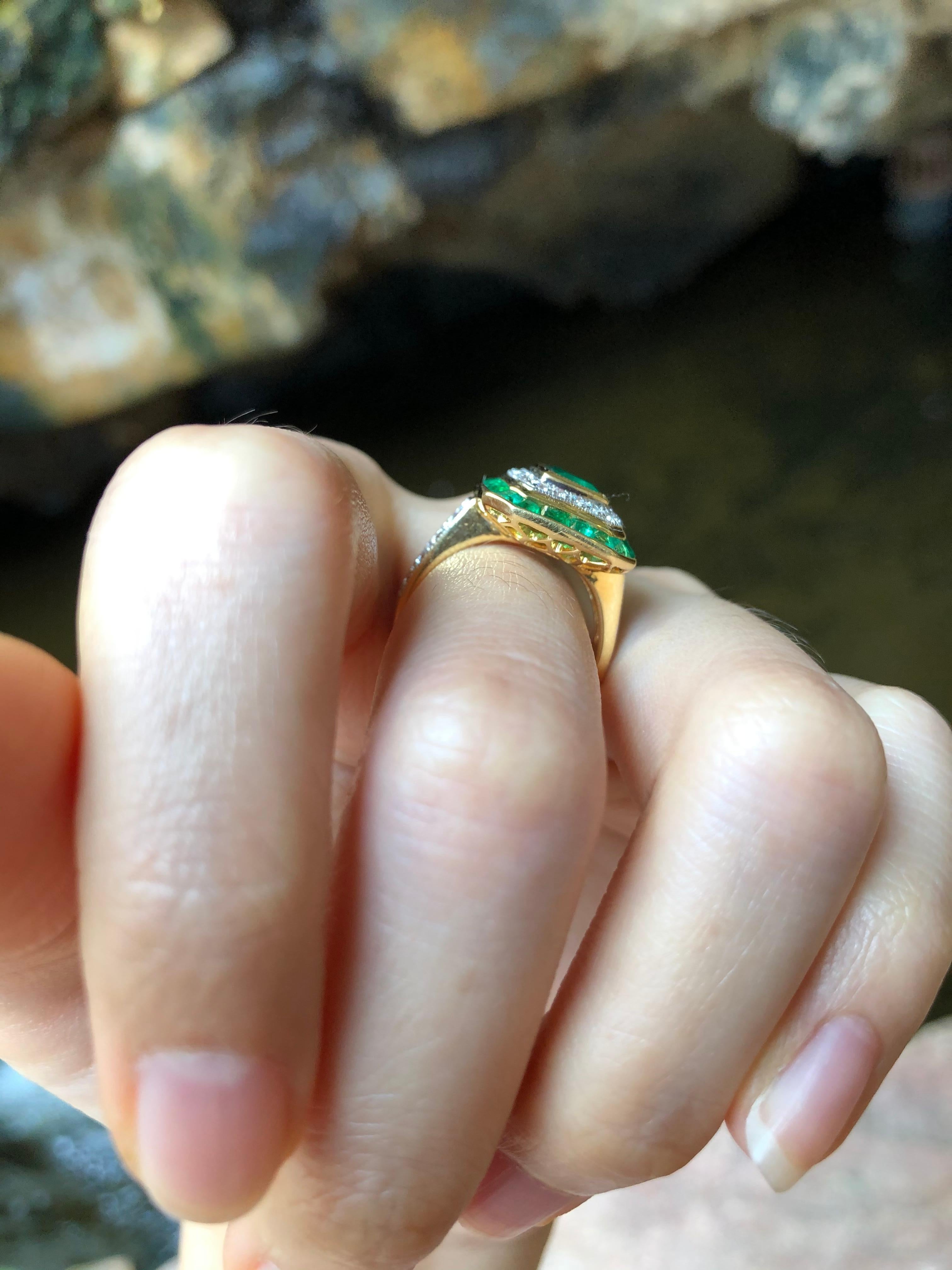 Smaragd mit Diamantring in 18 Karat Goldfassung gefasst im Angebot 9