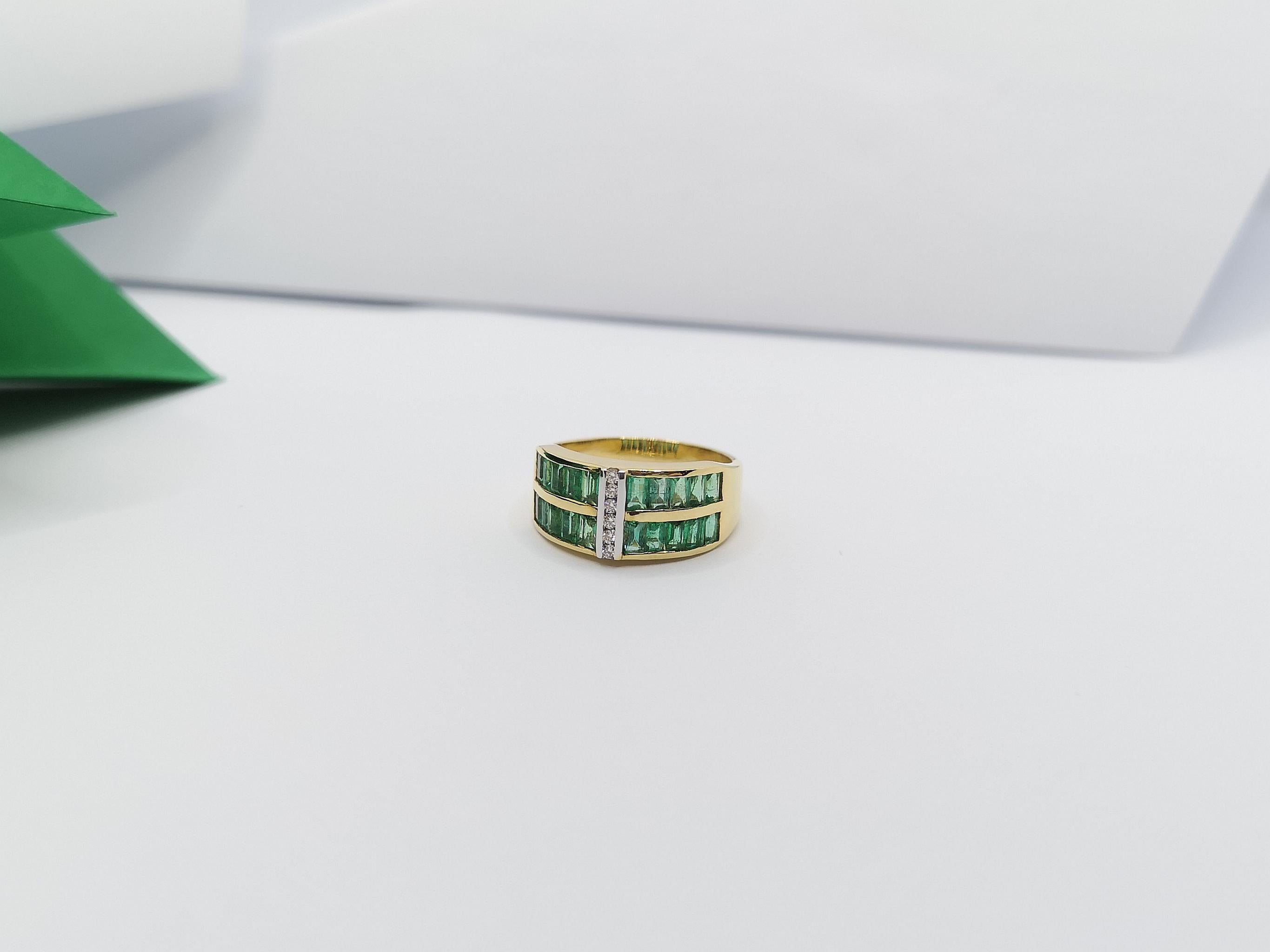 Emerald with Diamond Ring Set in 18 Karat Gold Settings For Sale 5