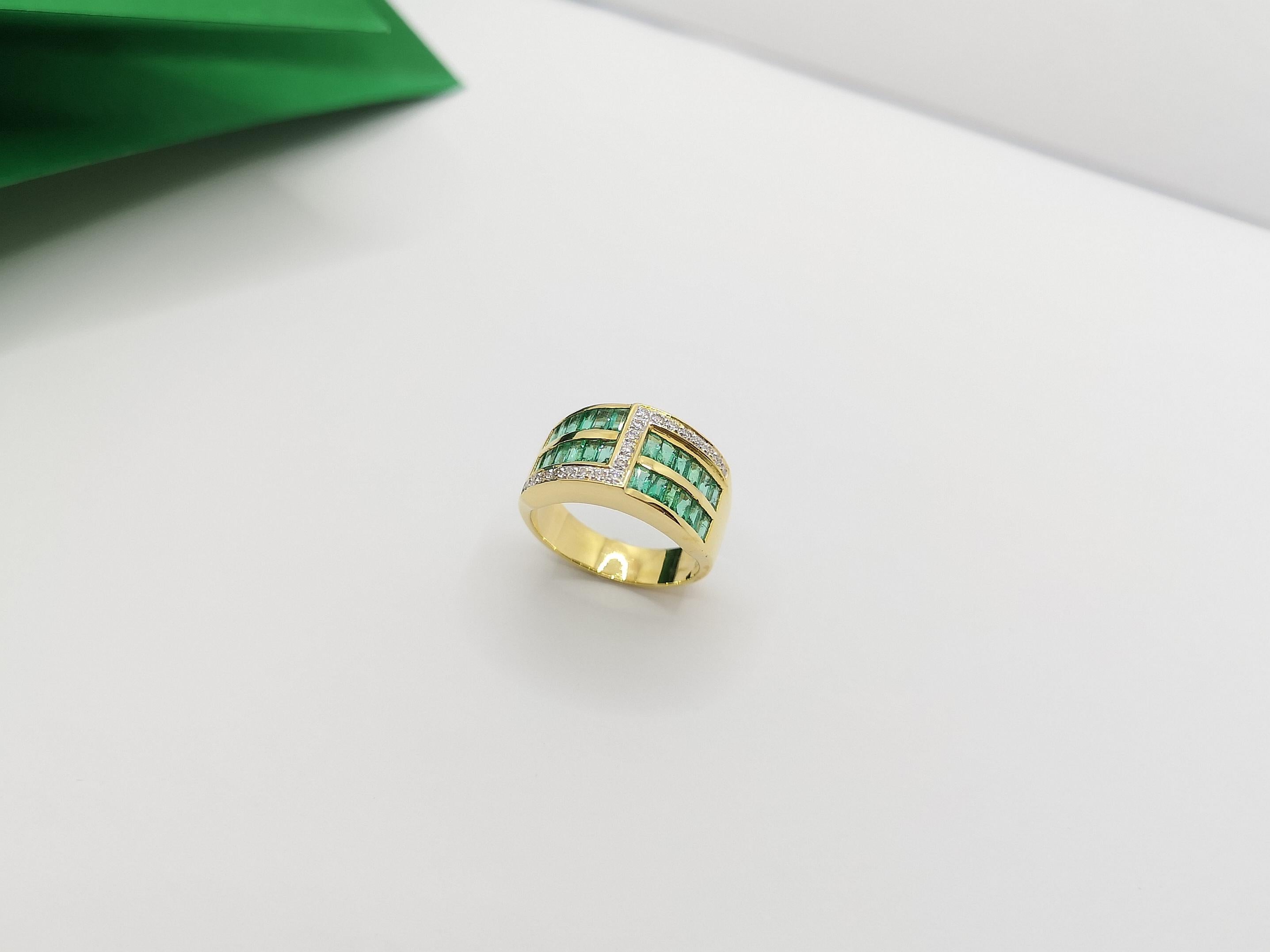 Emerald with Diamond Ring Set in 18 Karat Gold Settings For Sale 5