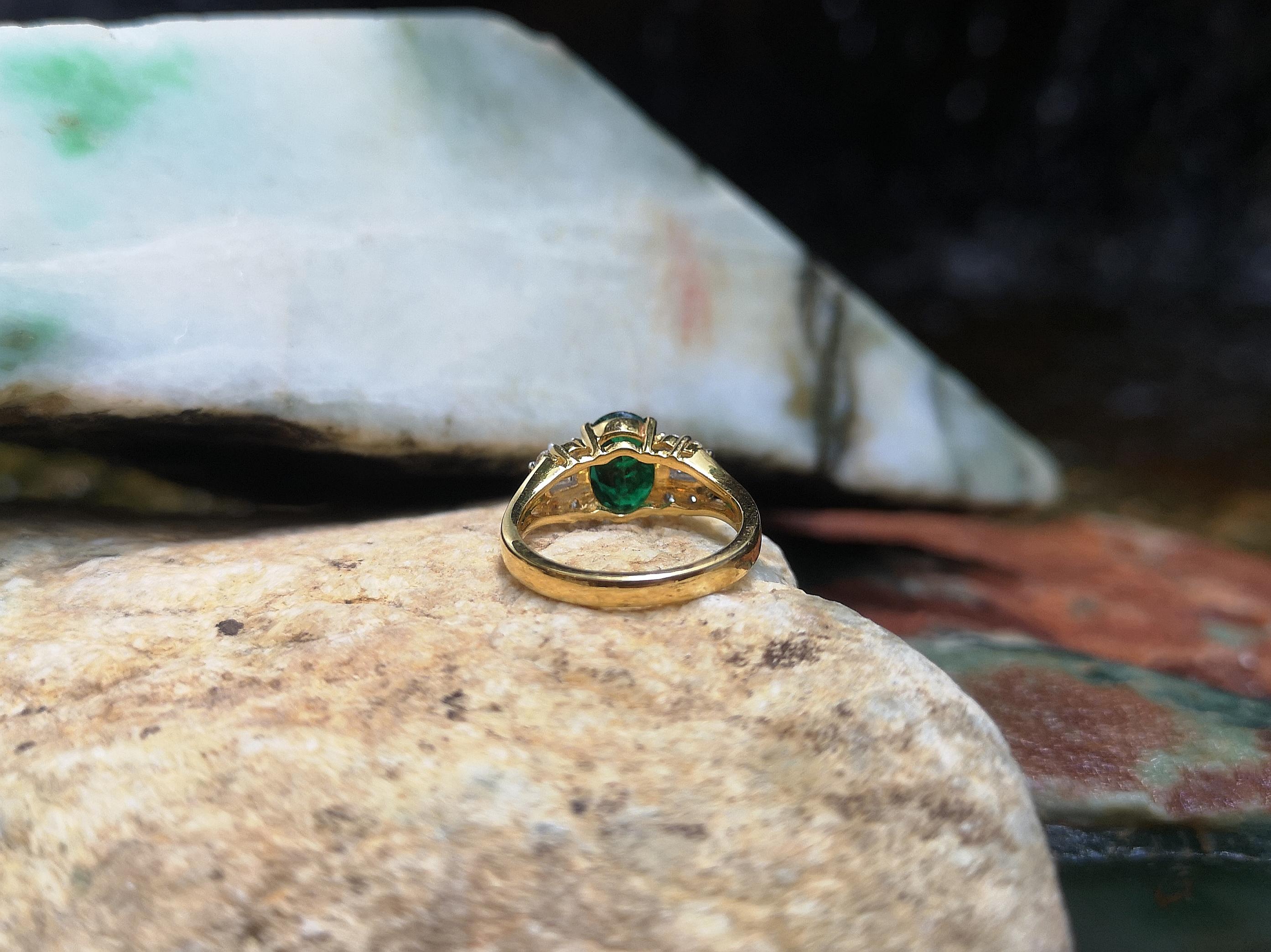 Emerald with Diamond Ring set in 18 Karat Gold Settings For Sale 9