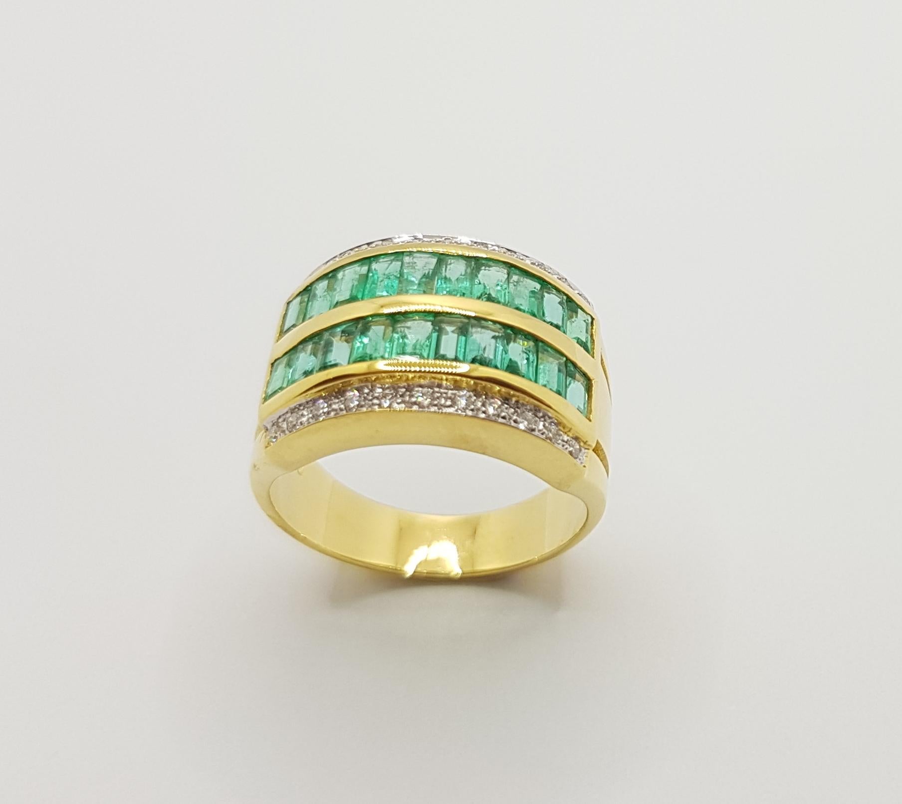 Emerald with Diamond Ring Set in 18 Karat Gold Settings For Sale 9