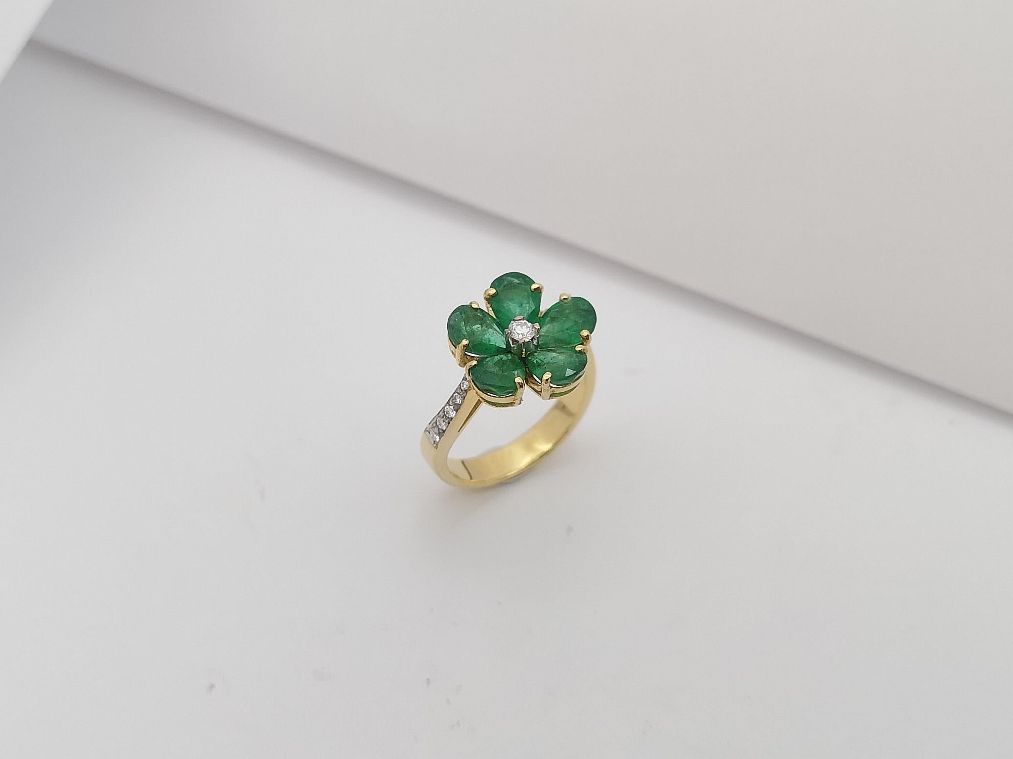 Emerald with Diamond  Ring Set in 18 Karat Gold Settings For Sale 11