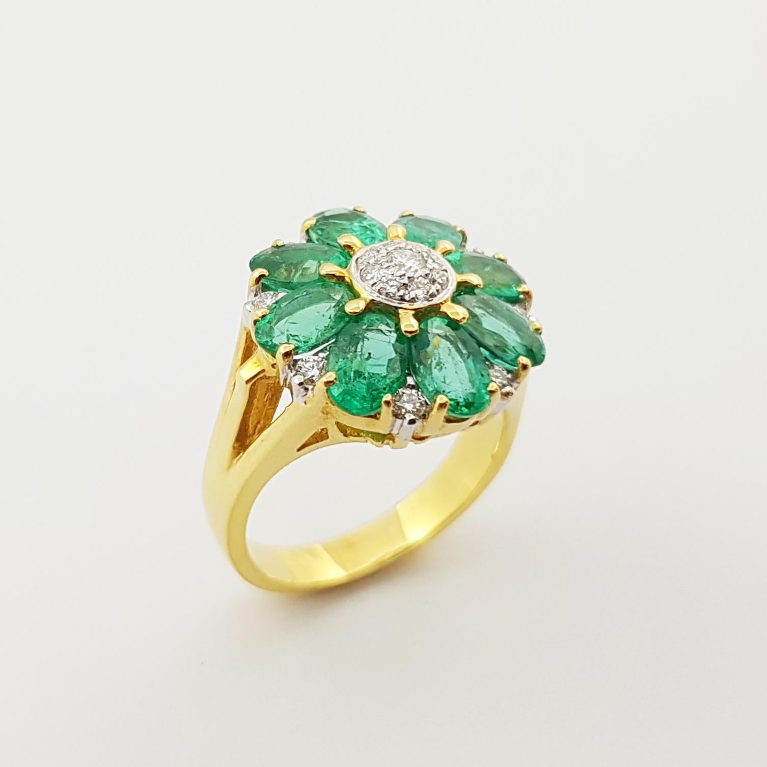 Emerald with Diamond Ring Set in 18 Karat Gold Settings For Sale 11