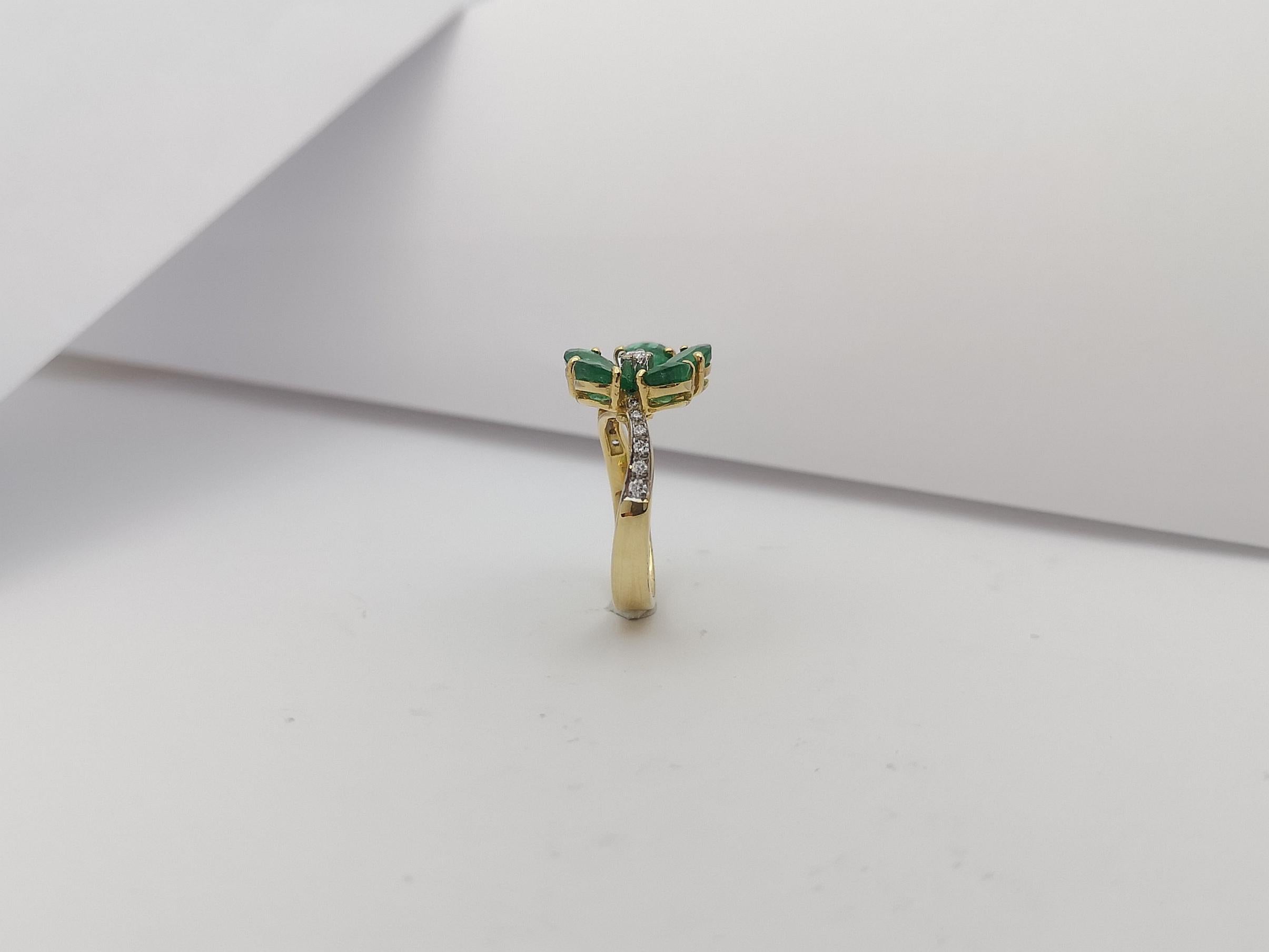 Emerald with Diamond  Ring Set in 18 Karat Gold Settings For Sale 13