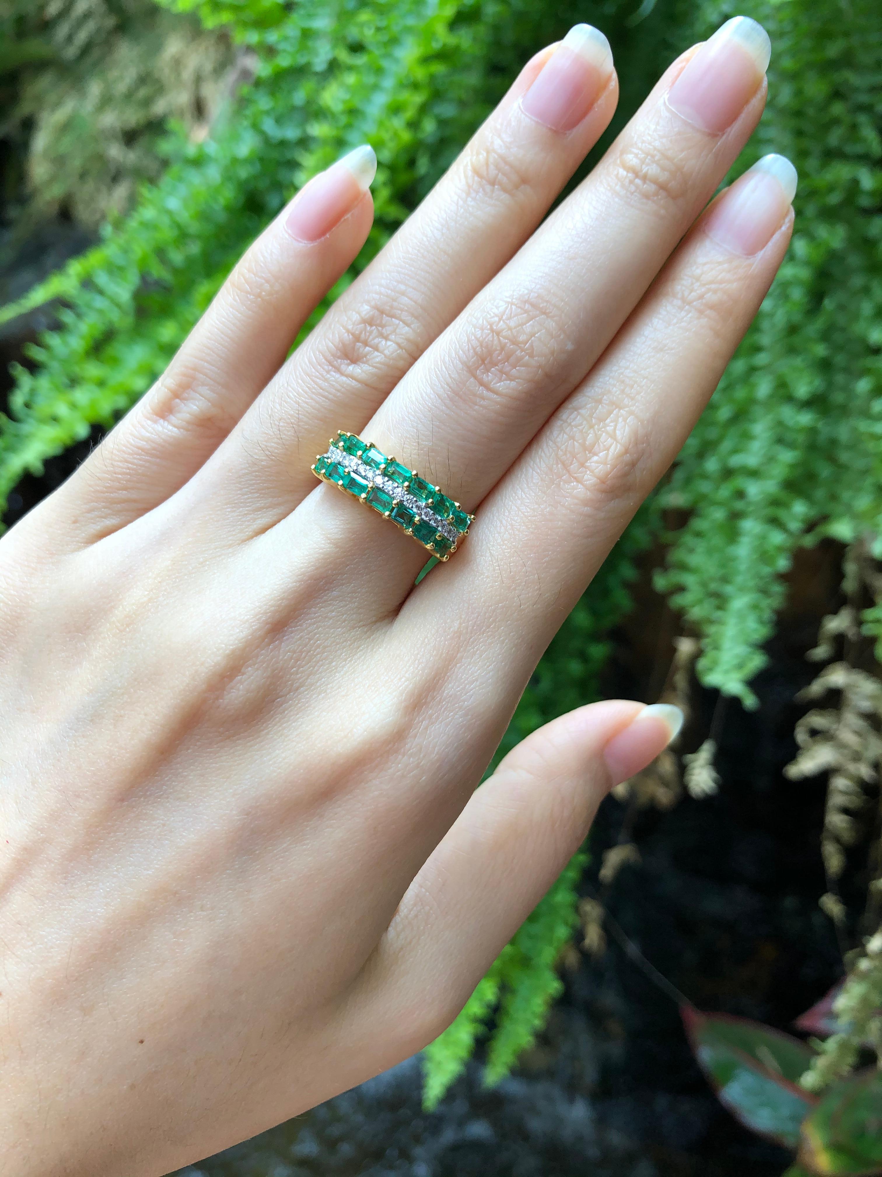 Smaragd 0,99 Karat mit Diamant 0,16 Karat Ring in 18 Karat Goldfassung

Breite:  1.9 cm 
Länge: 0,6 cm
Ringgröße: 54
Gesamtgewicht: 6,15 Gramm

